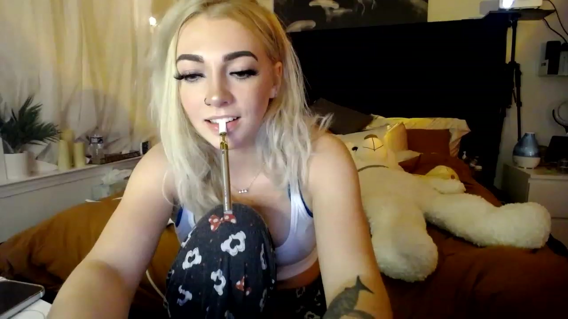 Gallery image thumbnail from Devereuxquinn's myfreecams stream on, 02/16/2023, 05:59 image 2 of 20