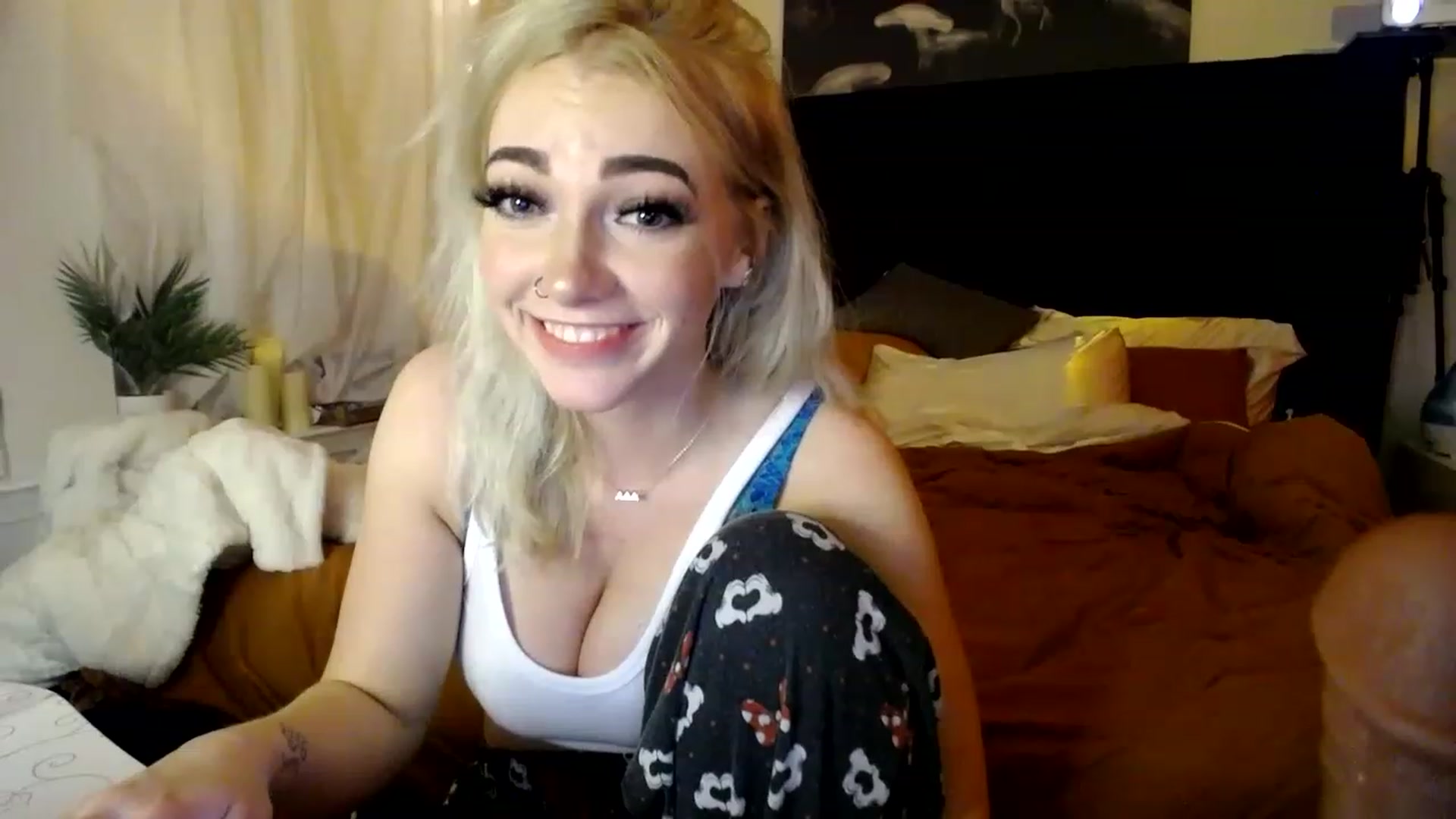 Gallery image thumbnail from Devereuxquinn's myfreecams stream on, 02/16/2023, 05:59 image 16 of 20