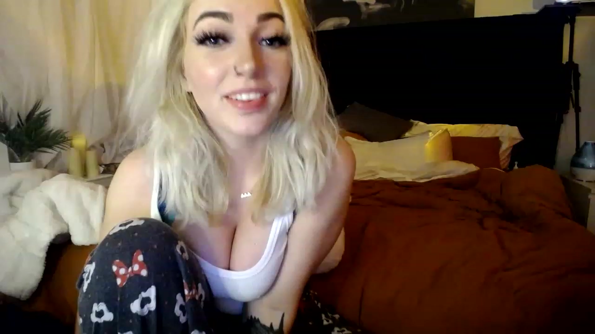 Gallery image thumbnail from Devereuxquinn's myfreecams stream on, 02/16/2023, 05:59 image 9 of 20