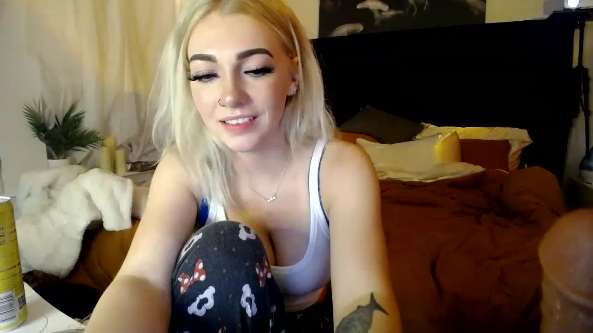 Gallery image thumbnail from Devereuxquinn's myfreecams stream on, 02/16/2023, 05:59 image 14 of 20
