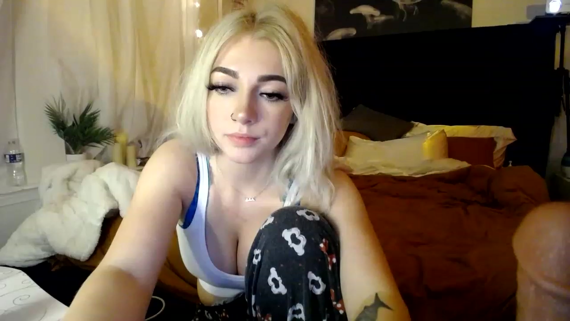 Gallery image thumbnail from Devereuxquinn's myfreecams stream on, 02/16/2023, 05:59 image 19 of 20