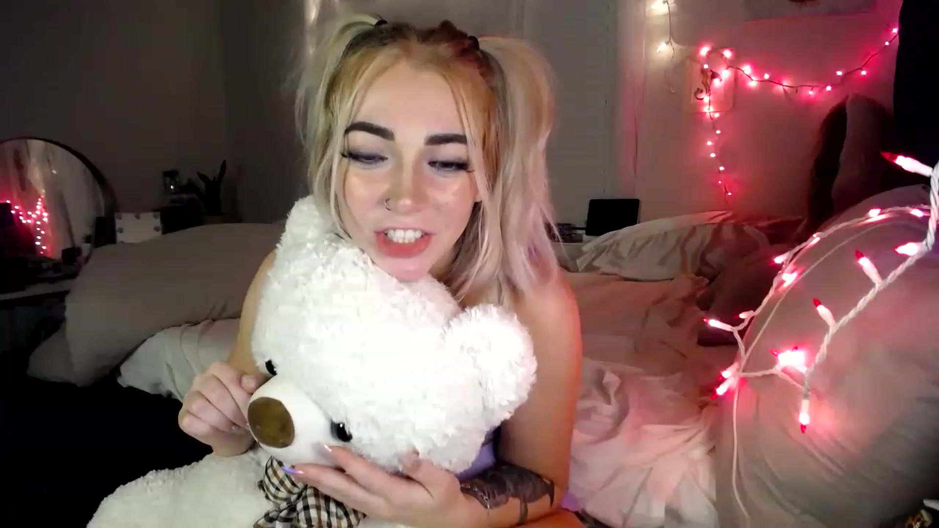 Gallery image thumbnail from Devereuxquinn's myfreecams stream on, 02/18/2023, 06:58 image 13 of 20