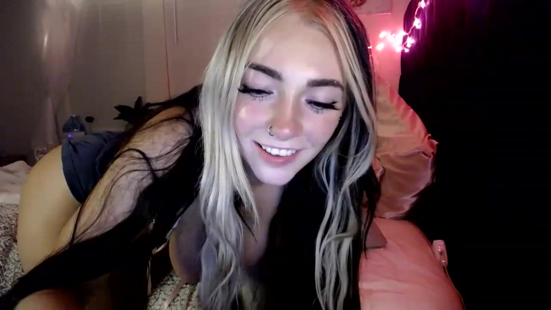 Gallery image thumbnail from Devereuxquinn's myfreecams stream on, 02/21/2023, 06:05 image 13 of 20