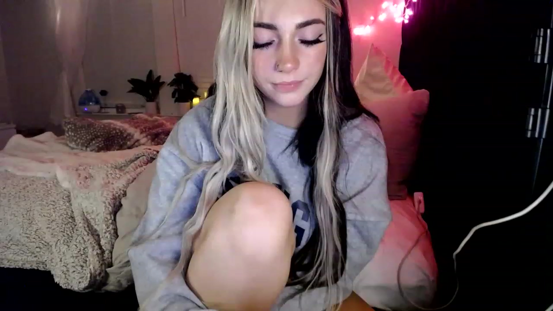 Gallery image thumbnail from Devereuxquinn's myfreecams stream on, 02/21/2023, 06:05 image 3 of 20