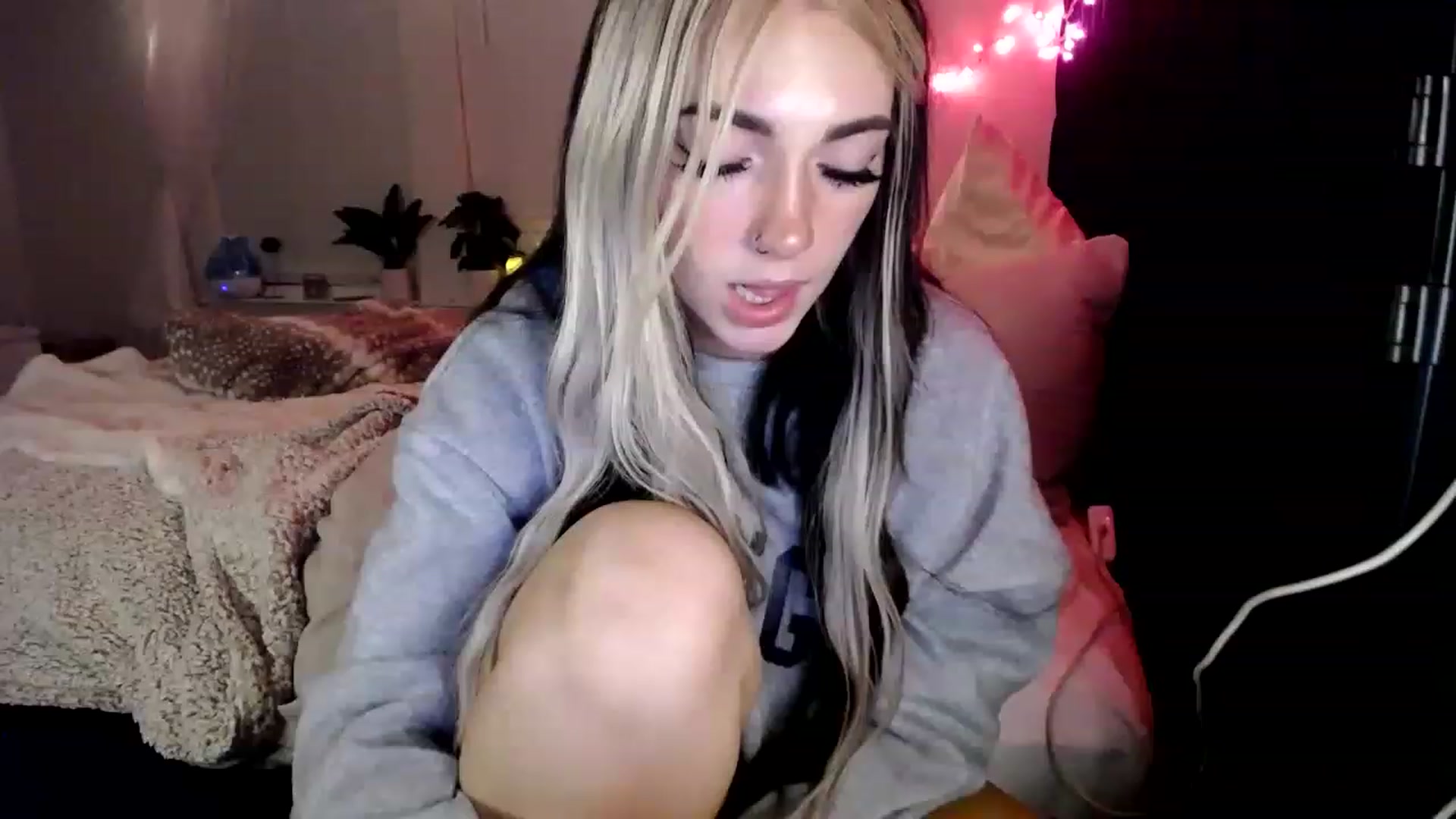 Gallery image thumbnail from Devereuxquinn's myfreecams stream on, 02/21/2023, 06:05 image 4 of 20
