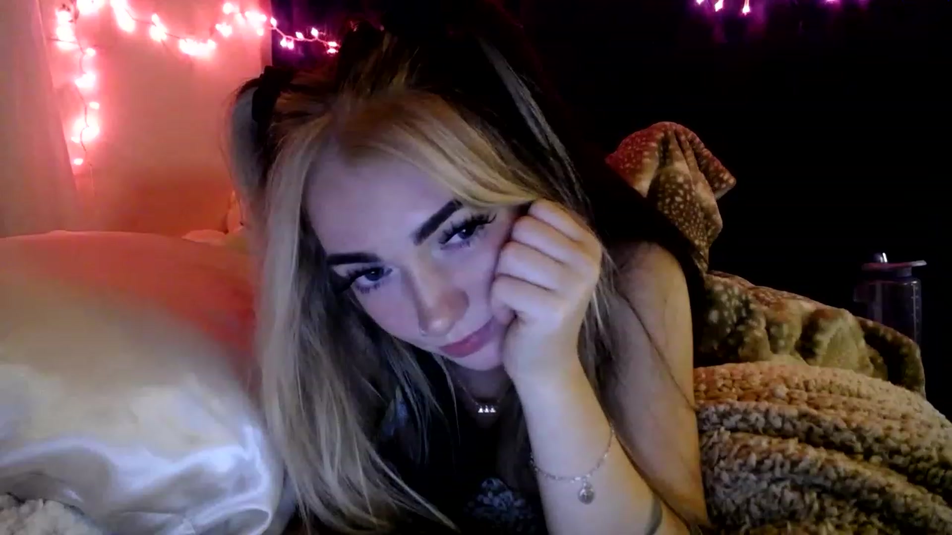 Gallery image thumbnail from Devereuxquinn's myfreecams stream on, 02/22/2023, 10:02 image 8 of 20