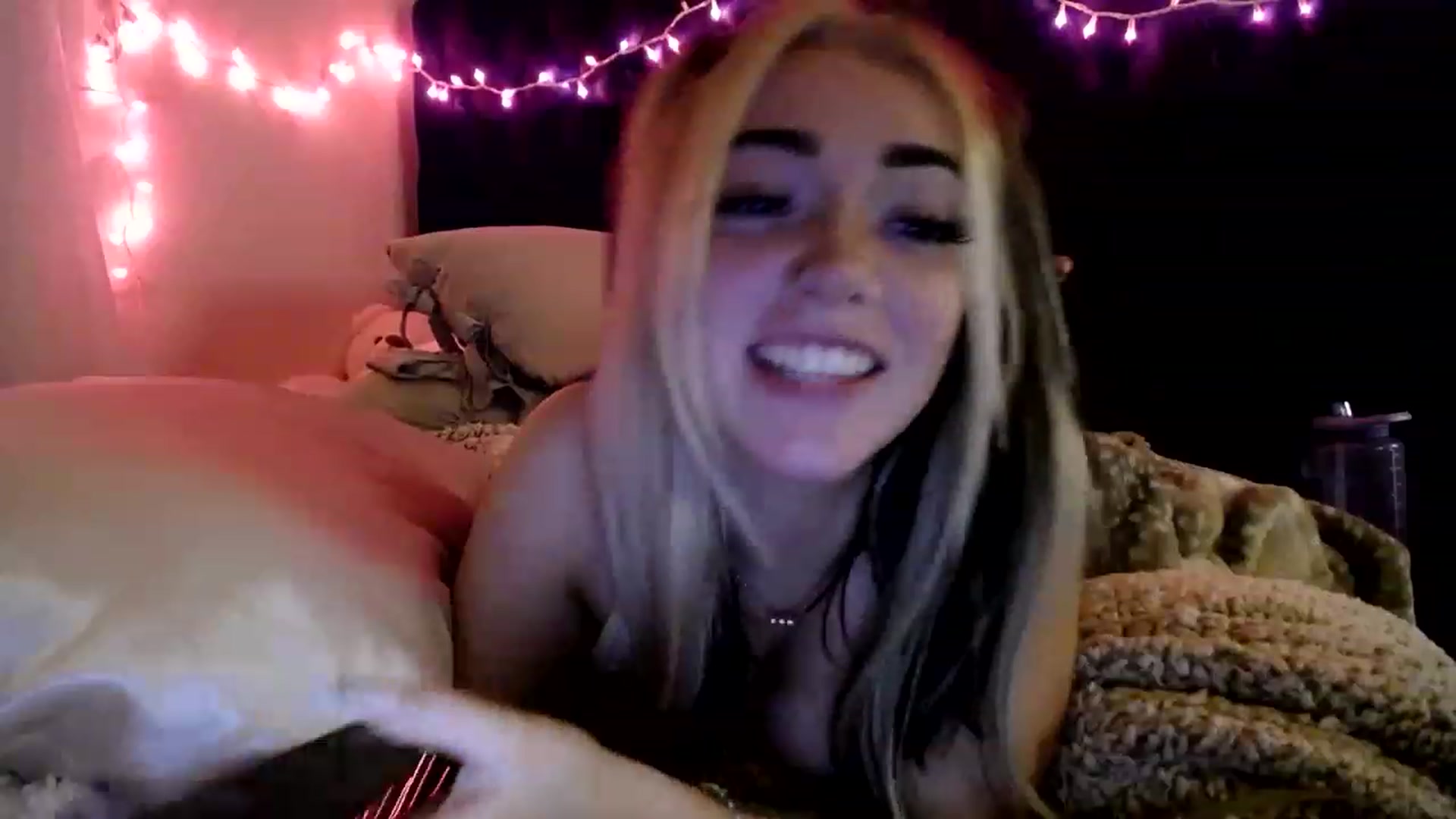 Gallery image thumbnail from Devereuxquinn's myfreecams stream on, 02/22/2023, 10:02 image 2 of 20