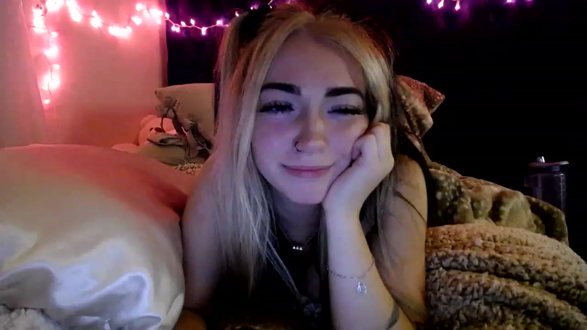 Gallery image thumbnail from Devereuxquinn's myfreecams stream on, 02/22/2023, 10:02 image 7 of 20
