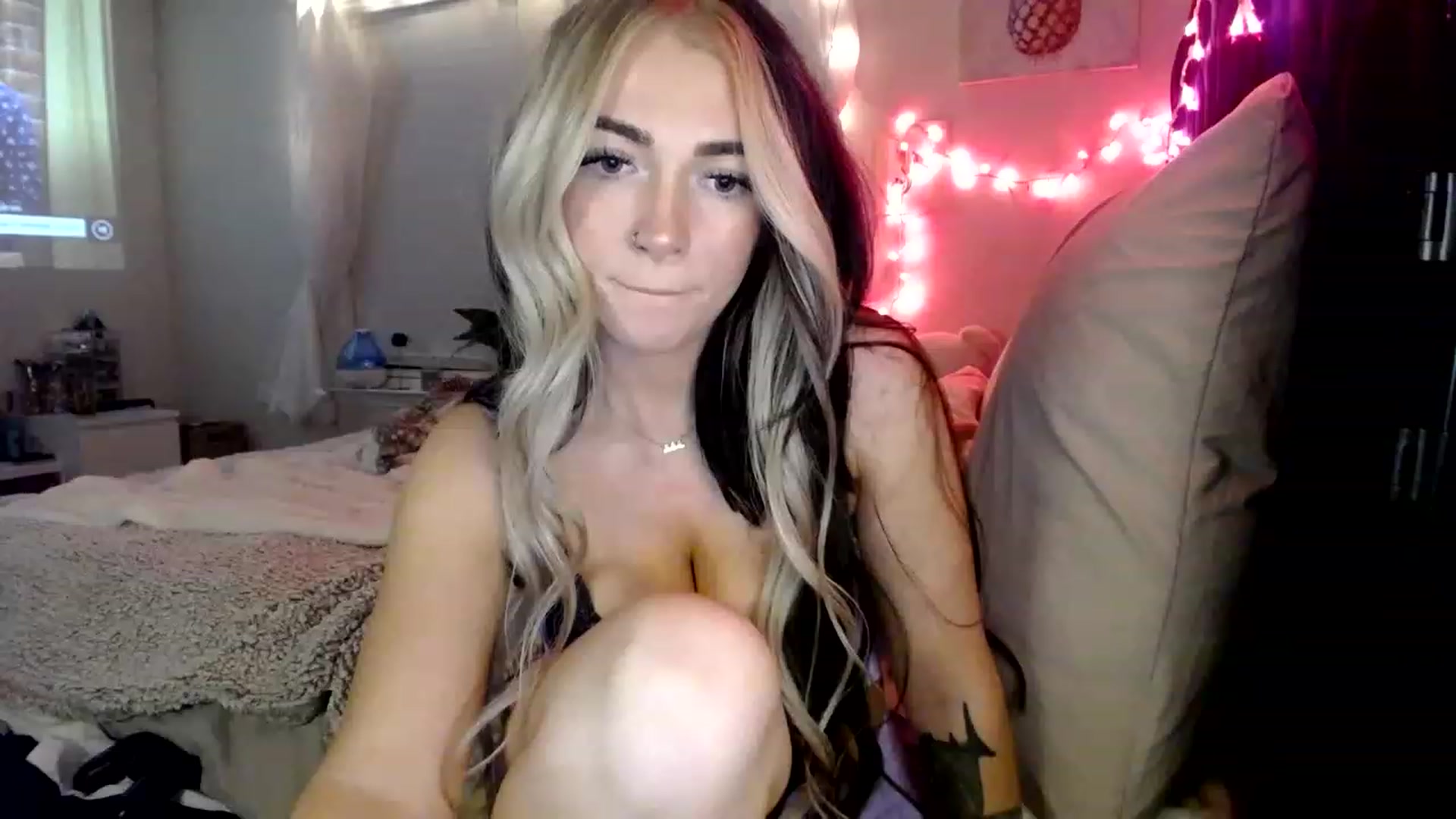 Gallery image thumbnail from Devereuxquinn's myfreecams stream on, 02/23/2023, 06:02 image 15 of 20