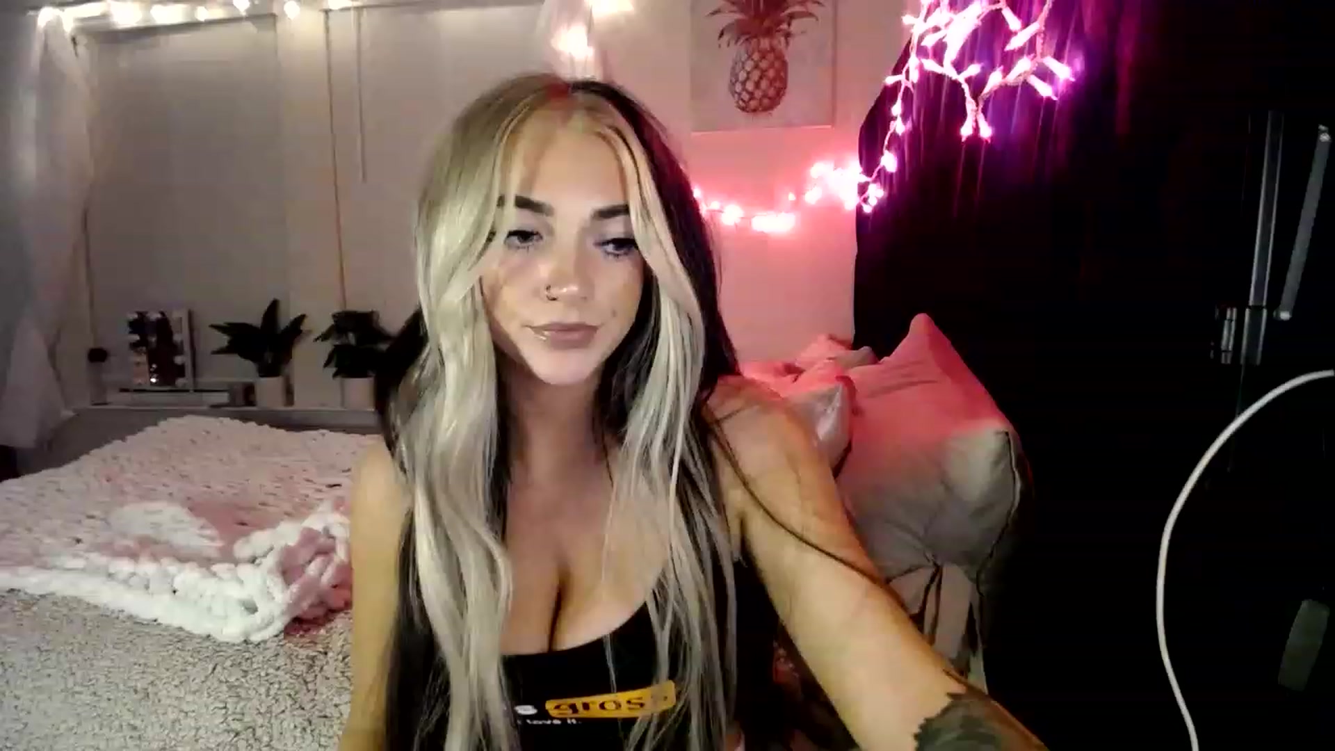 Gallery image thumbnail from Devereuxquinn's myfreecams stream on, 02/24/2023, 04:58 image 2 of 20
