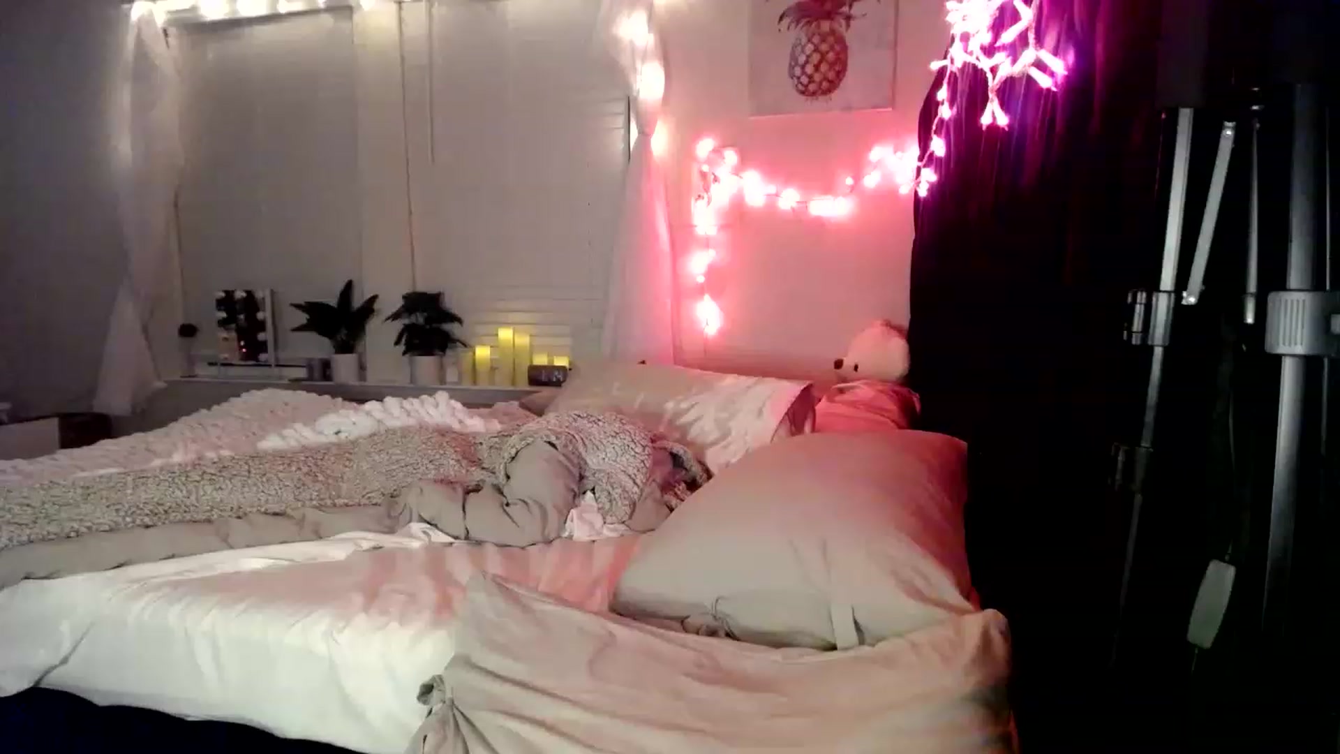 Gallery image thumbnail from Devereuxquinn's myfreecams stream on, 02/24/2023, 06:20 image 14 of 20