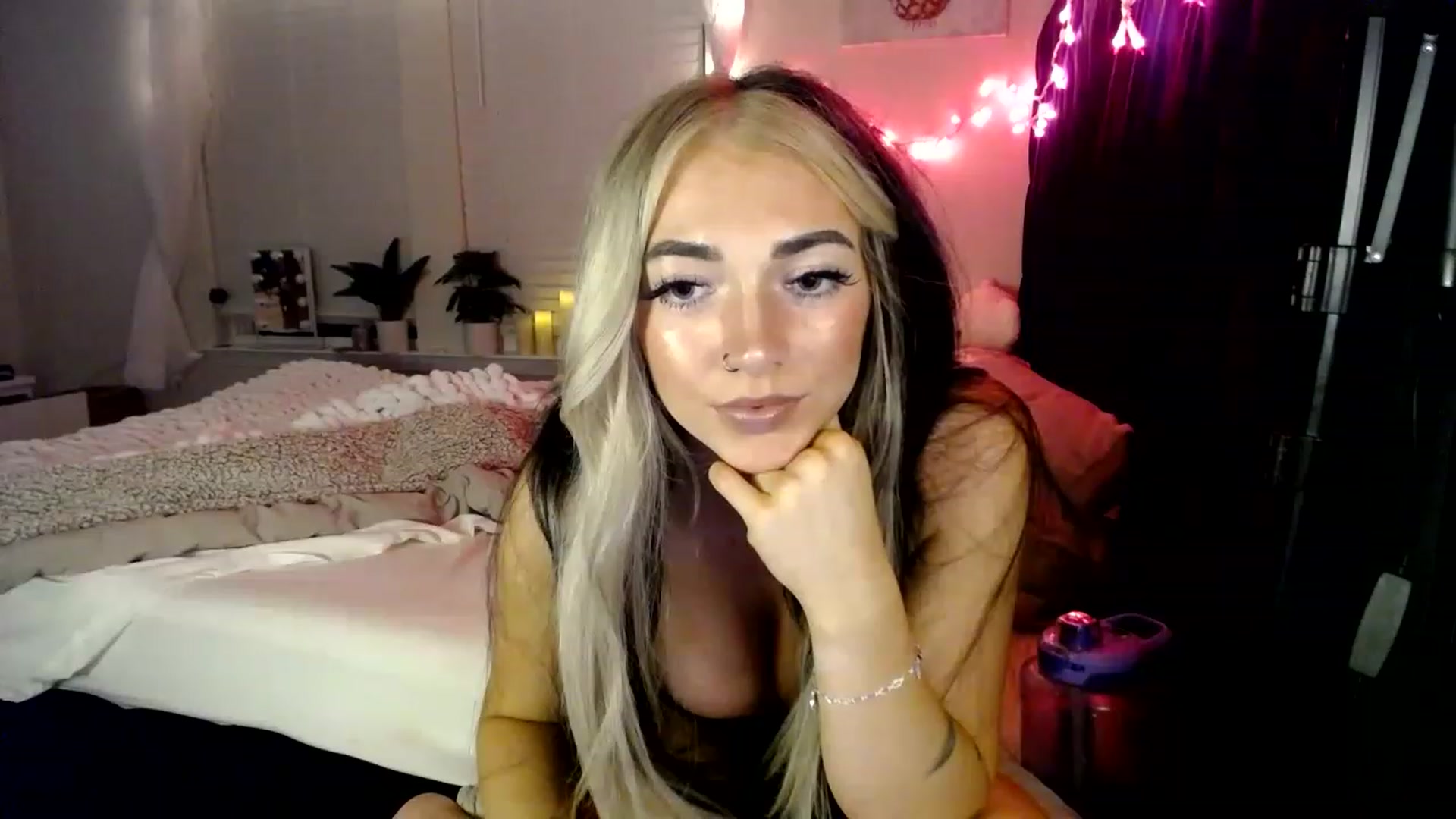 Gallery image thumbnail from Devereuxquinn's myfreecams stream on, 02/24/2023, 08:25 image 5 of 20
