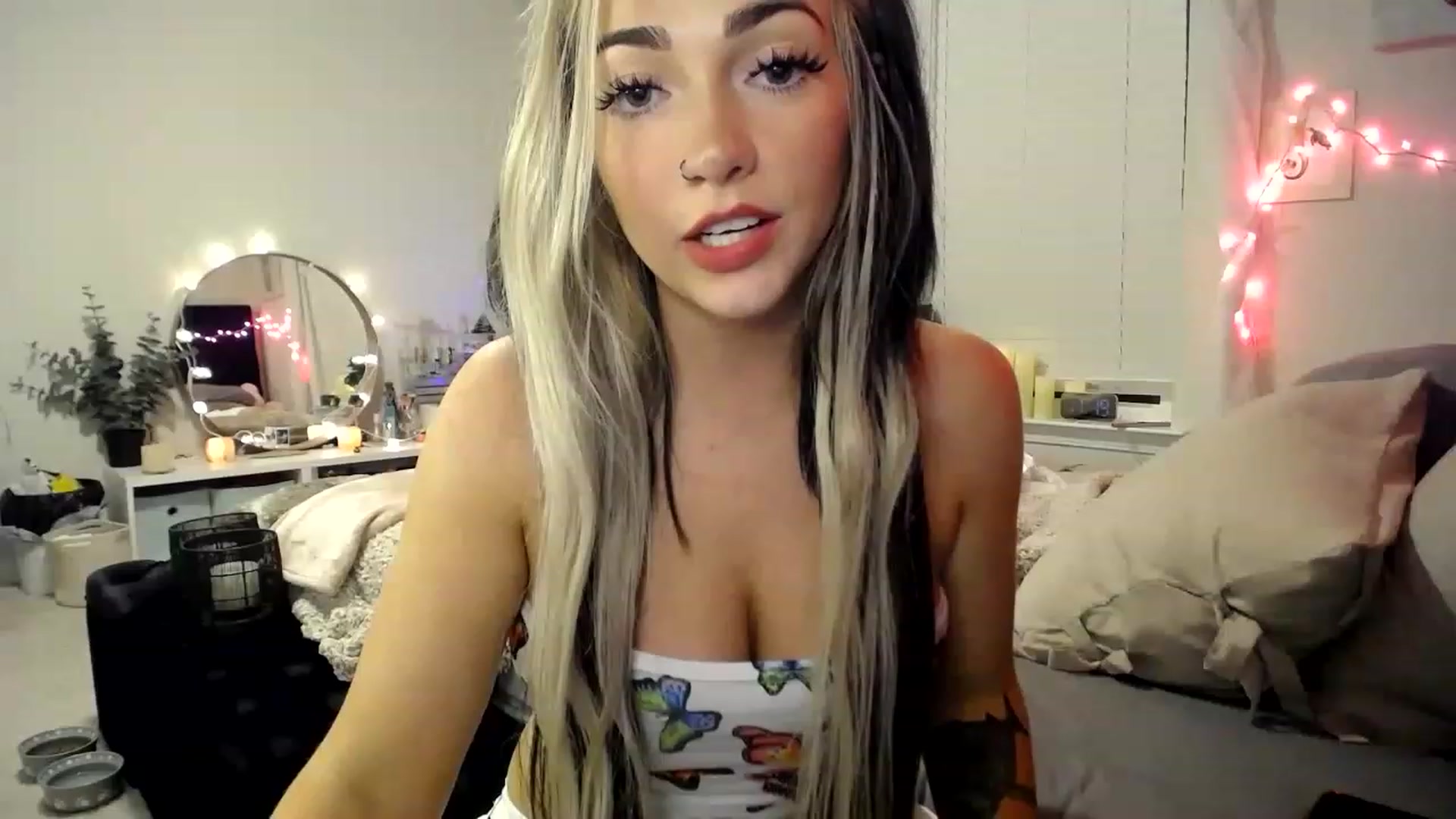 Gallery image thumbnail from Devereuxquinn's myfreecams stream on, 02/28/2023, 04:53 image 6 of 20