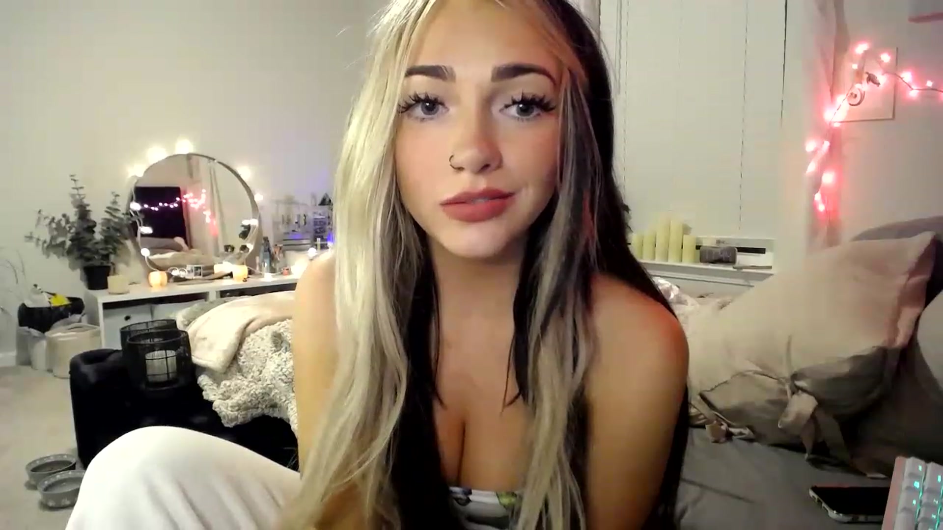 Gallery image thumbnail from Devereuxquinn's myfreecams stream on, 02/28/2023, 04:53 image 18 of 20