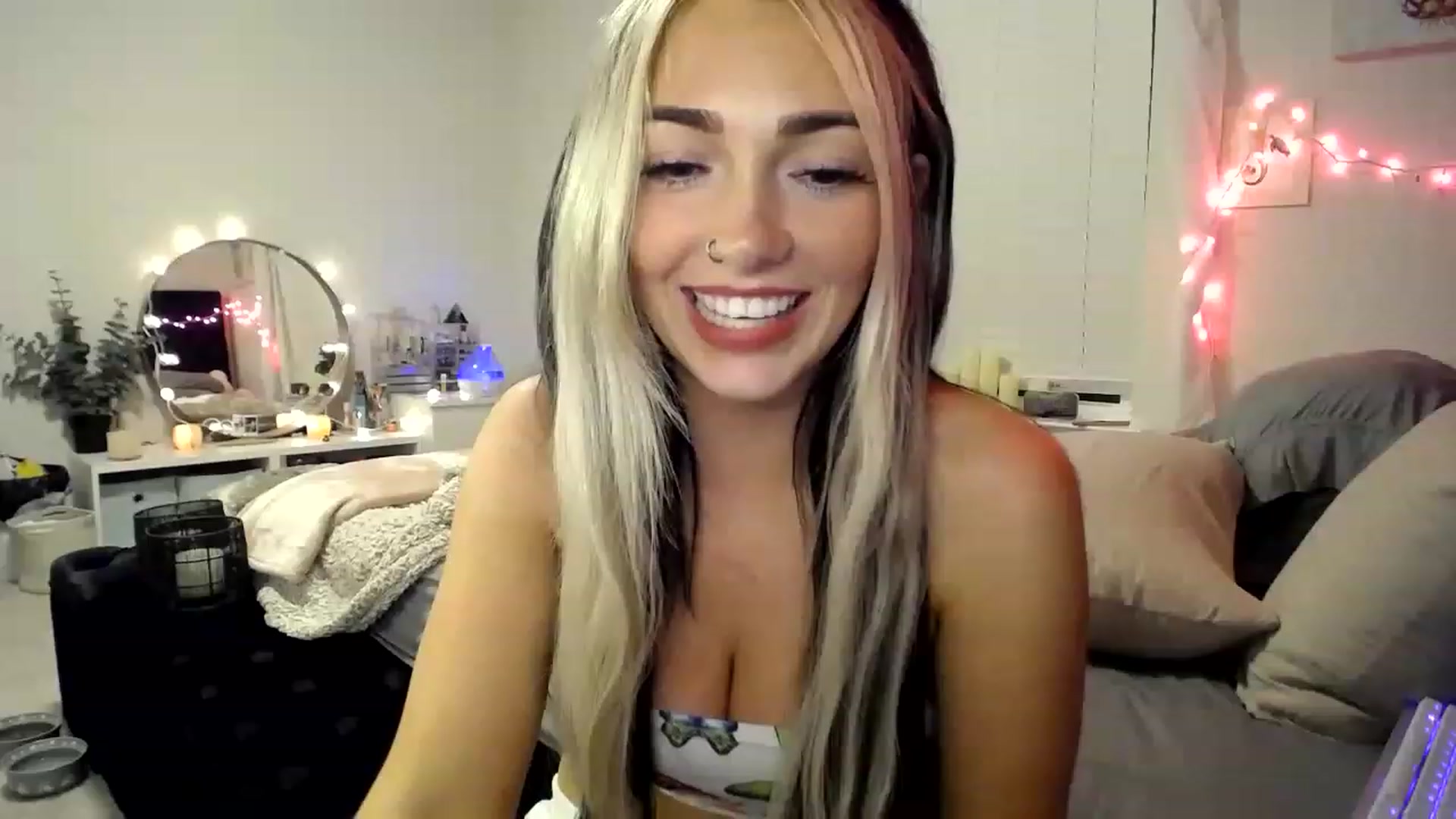 Gallery image thumbnail from Devereuxquinn's myfreecams stream on, 02/28/2023, 07:13 image 2 of 20