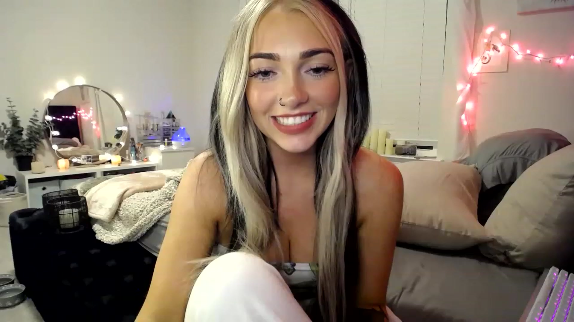 Gallery image thumbnail from Devereuxquinn's myfreecams stream on, 02/28/2023, 07:13 image 3 of 20