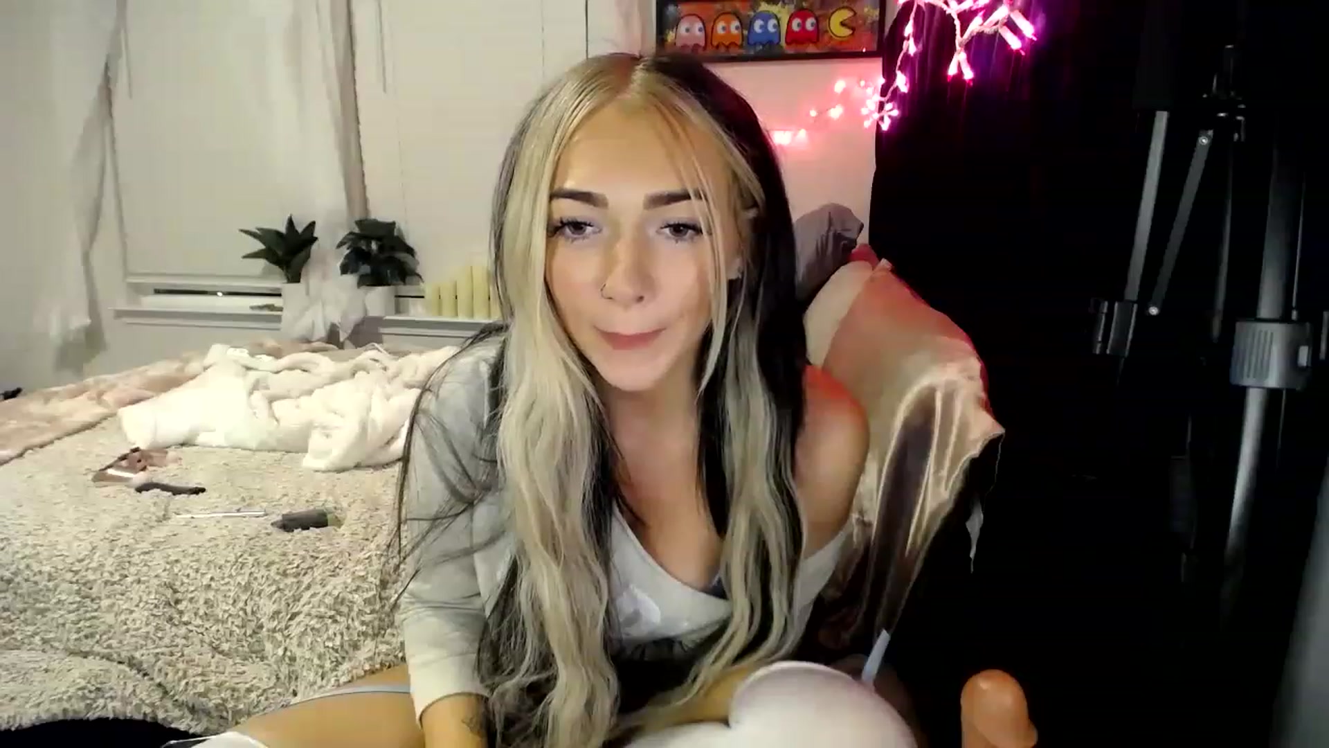 Gallery image thumbnail from Devereuxquinn's myfreecams stream on, 03/01/2023, 04:54 image 17 of 20