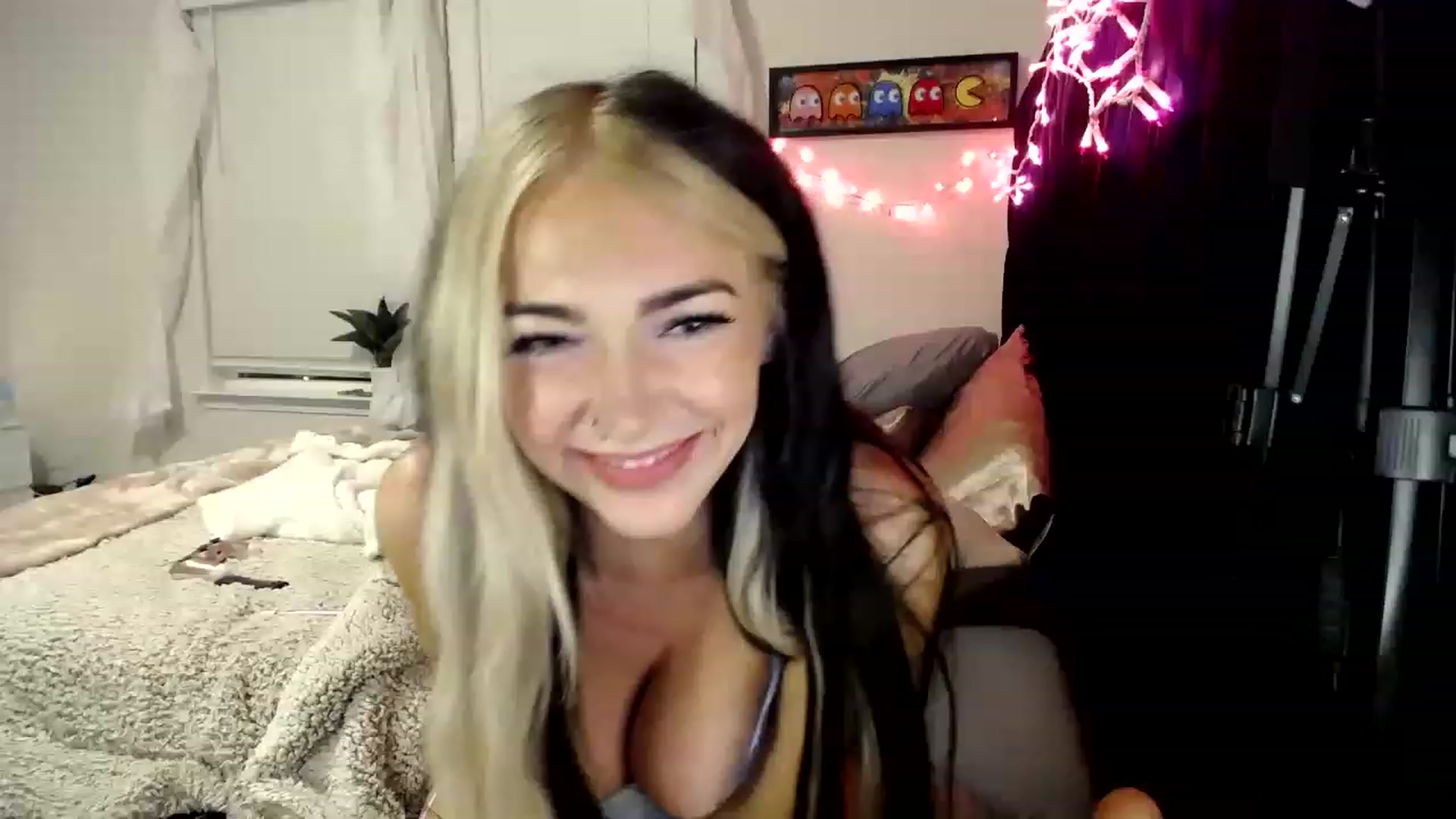Gallery image thumbnail from Devereuxquinn's myfreecams stream on, 03/01/2023, 05:12 image 8 of 20