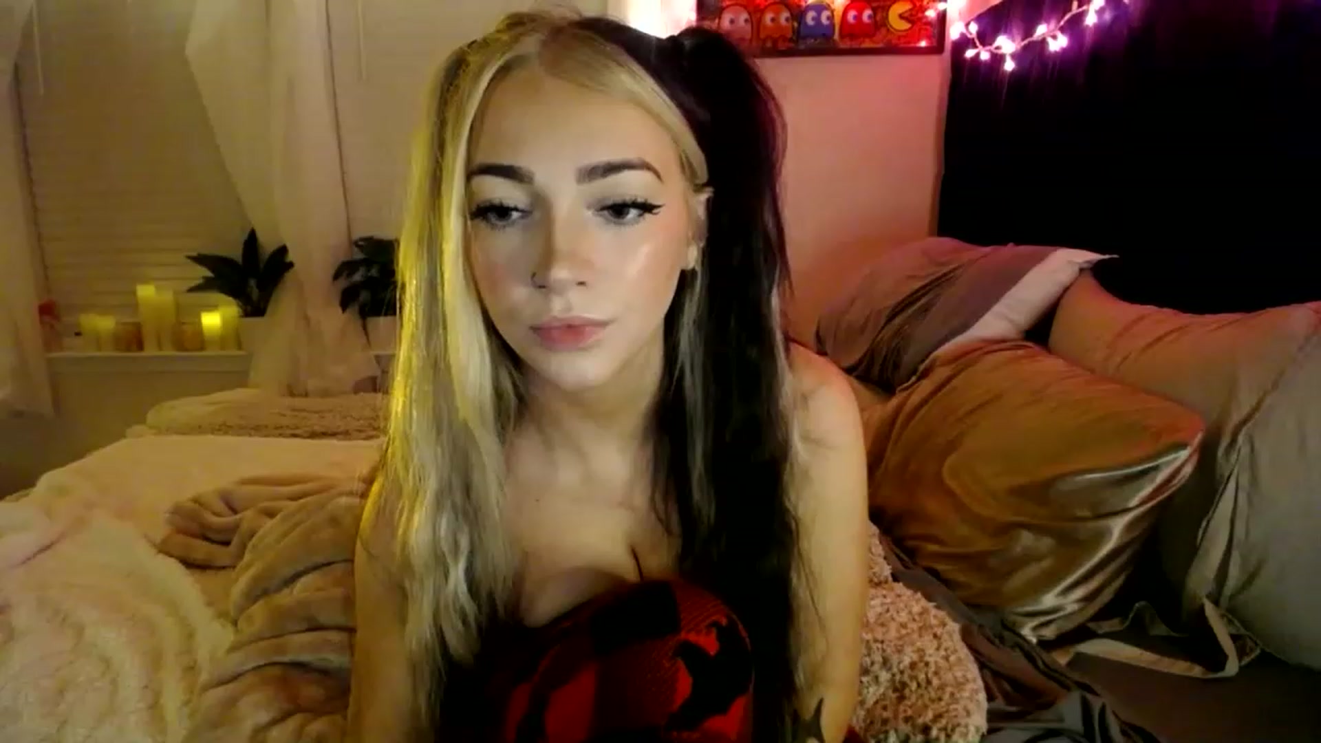 Gallery image thumbnail from Devereuxquinn's myfreecams stream on, 03/05/2023, 04:05 image 1 of 20
