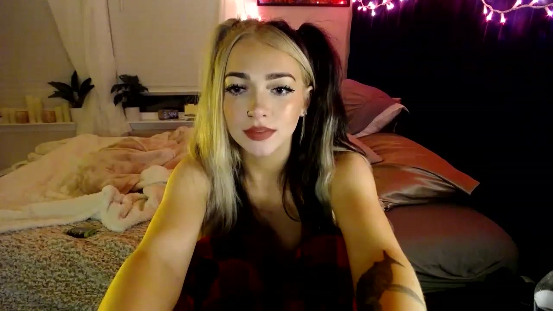 Gallery image thumbnail from Devereuxquinn's myfreecams stream on, 03/05/2023, 09:09 image 14 of 20