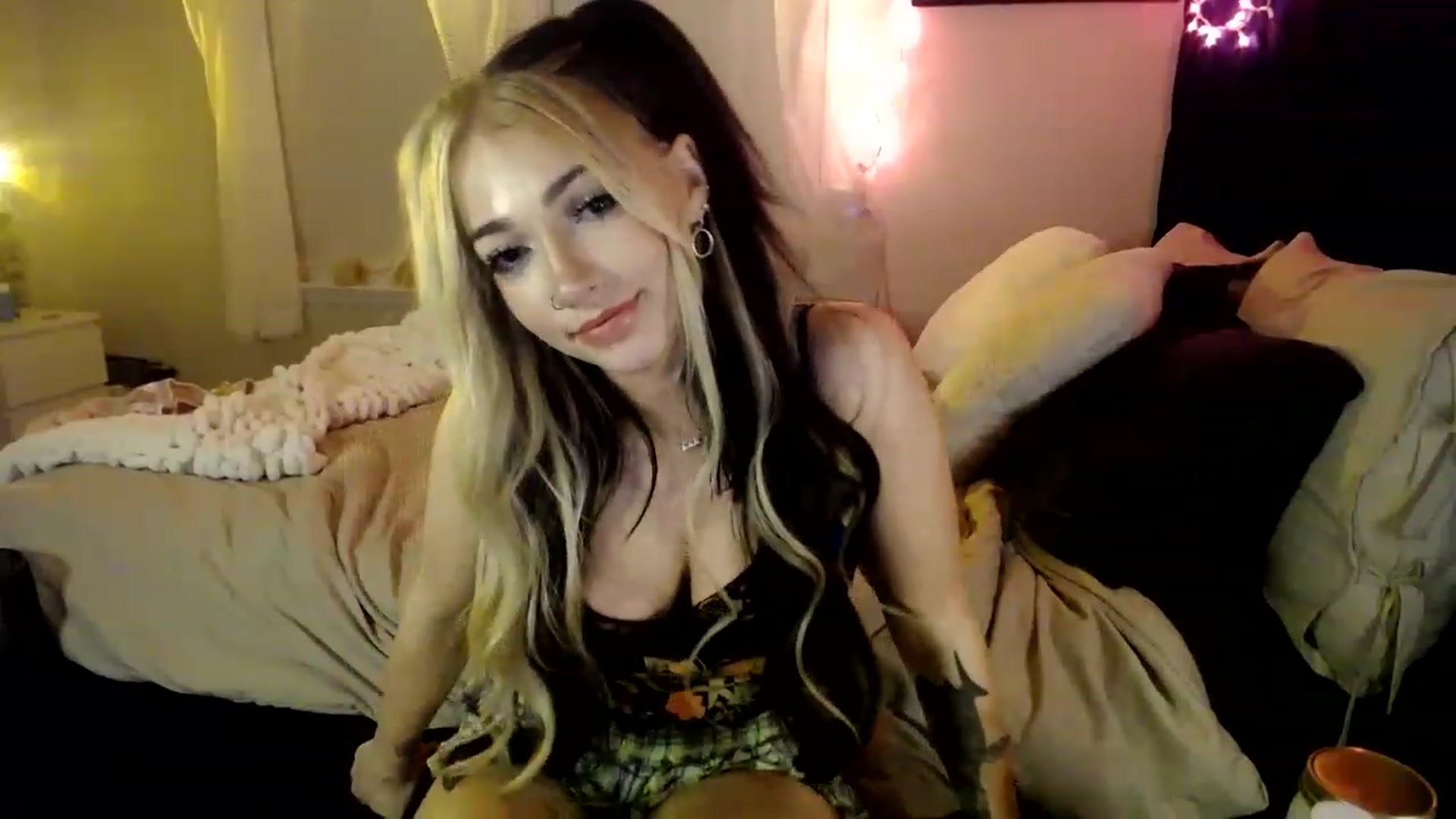 Gallery image thumbnail from Devereuxquinn's myfreecams stream on, 03/07/2023, 07:00 image 15 of 20