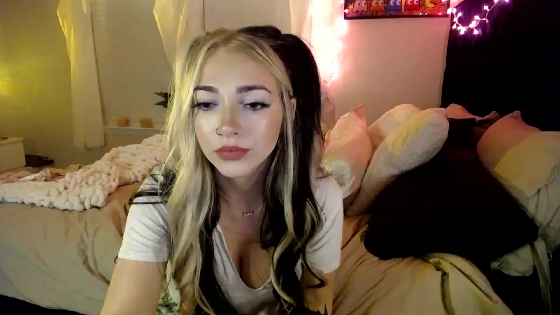 Gallery image thumbnail from Devereuxquinn's myfreecams stream on, 03/07/2023, 07:00 image 2 of 20