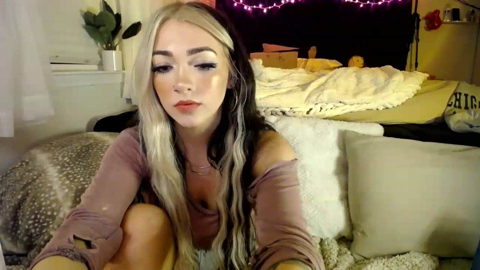 Gallery image thumbnail from Devereuxquinn's myfreecams stream on, 03/10/2023, 06:26 image 5 of 20