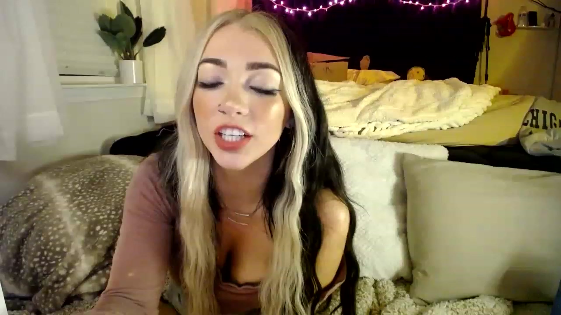 Gallery image thumbnail from Devereuxquinn's myfreecams stream on, 03/10/2023, 06:26 image 6 of 20