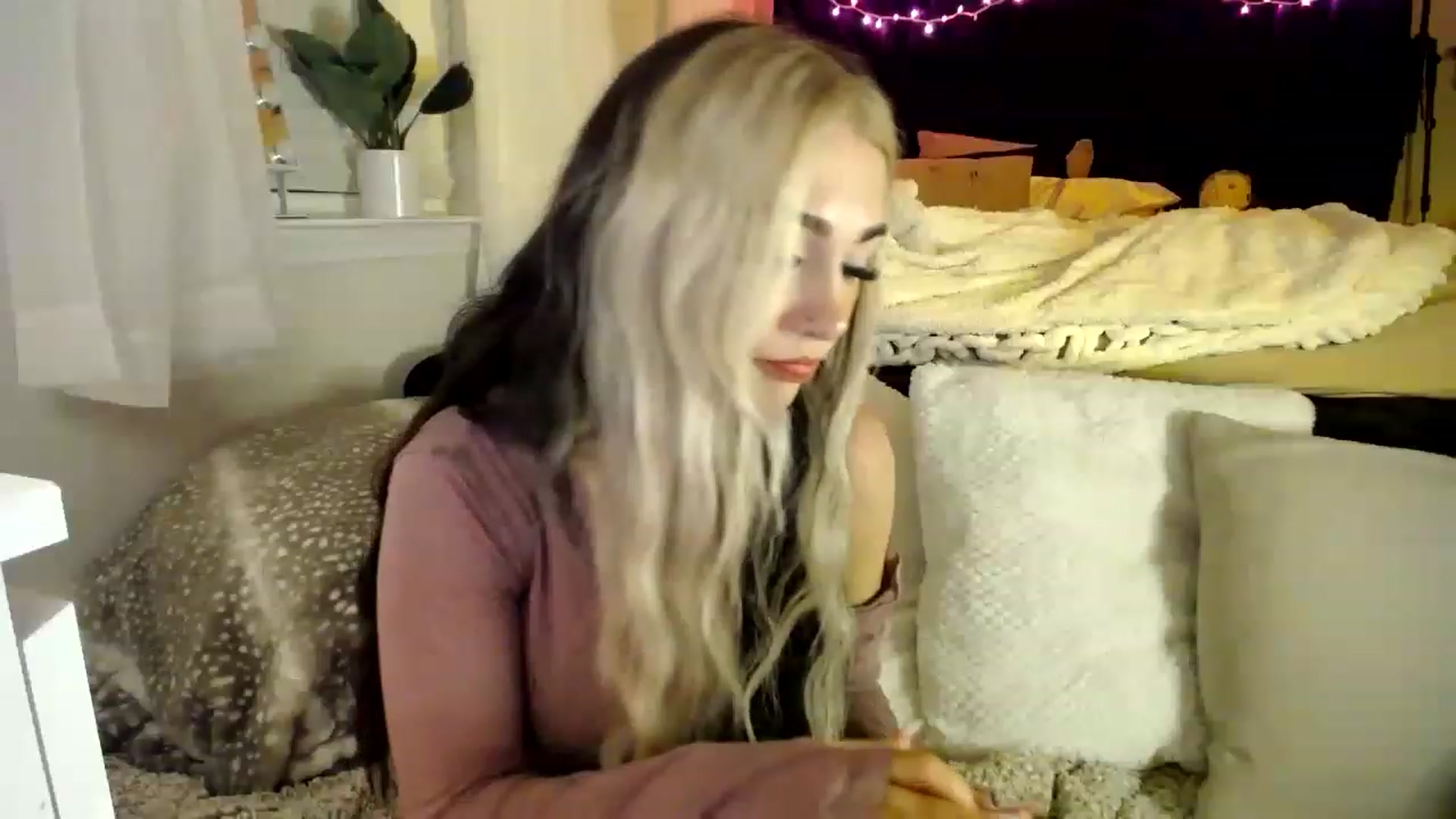 Gallery image thumbnail from Devereuxquinn's myfreecams stream on, 03/10/2023, 06:26 image 3 of 20