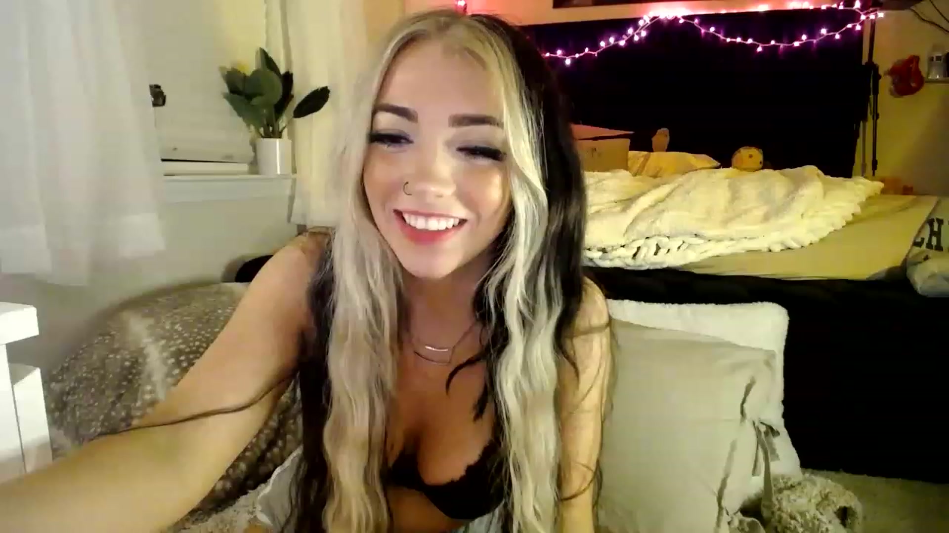 Gallery image thumbnail from Devereuxquinn's myfreecams stream on, 03/10/2023, 06:26 image 12 of 20