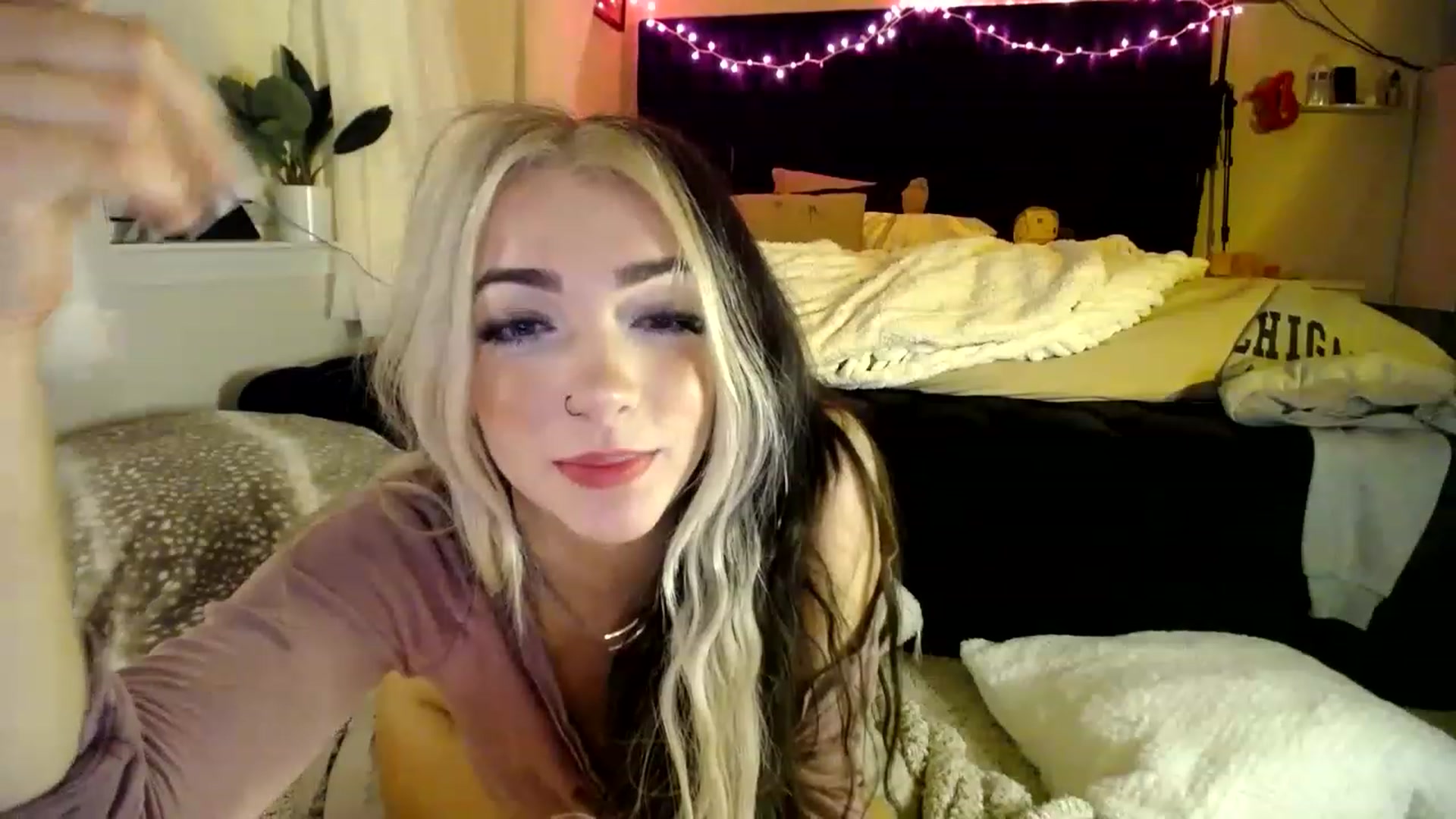 Gallery image thumbnail from Devereuxquinn's myfreecams stream on, 03/10/2023, 09:09 image 5 of 20