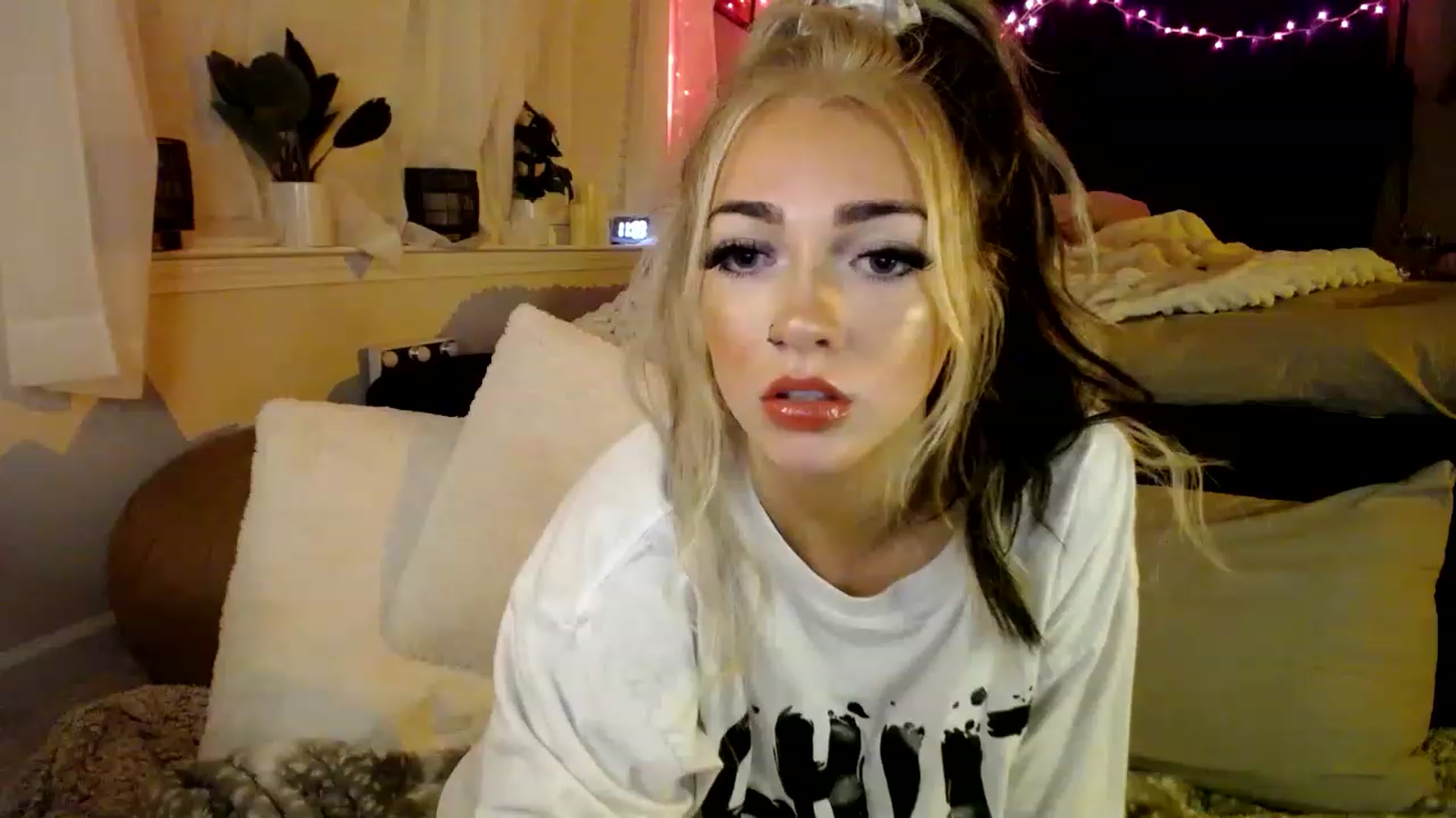 Gallery image thumbnail from Devereuxquinn's myfreecams stream on, 03/11/2023, 04:53 image 5 of 20