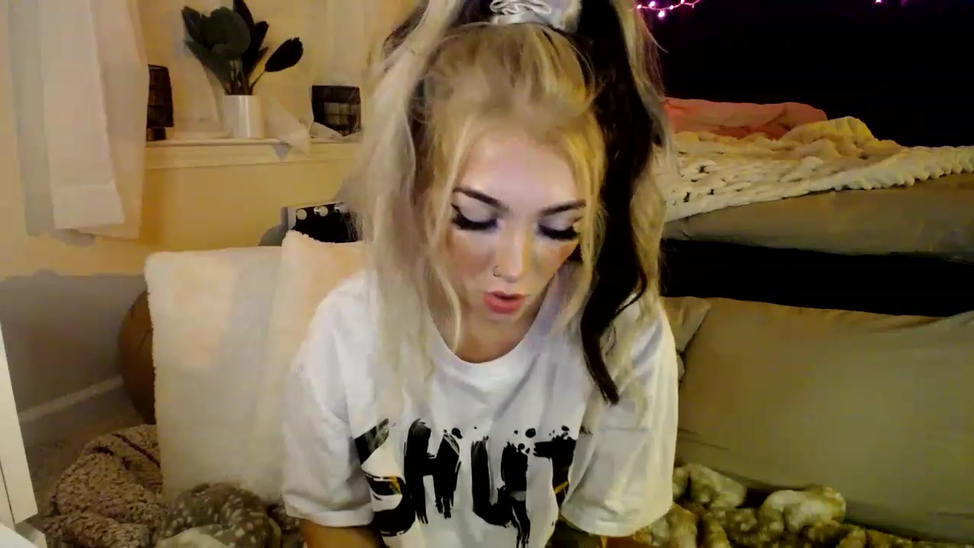 Gallery image thumbnail from Devereuxquinn's myfreecams stream on, 03/11/2023, 04:53 image 19 of 20