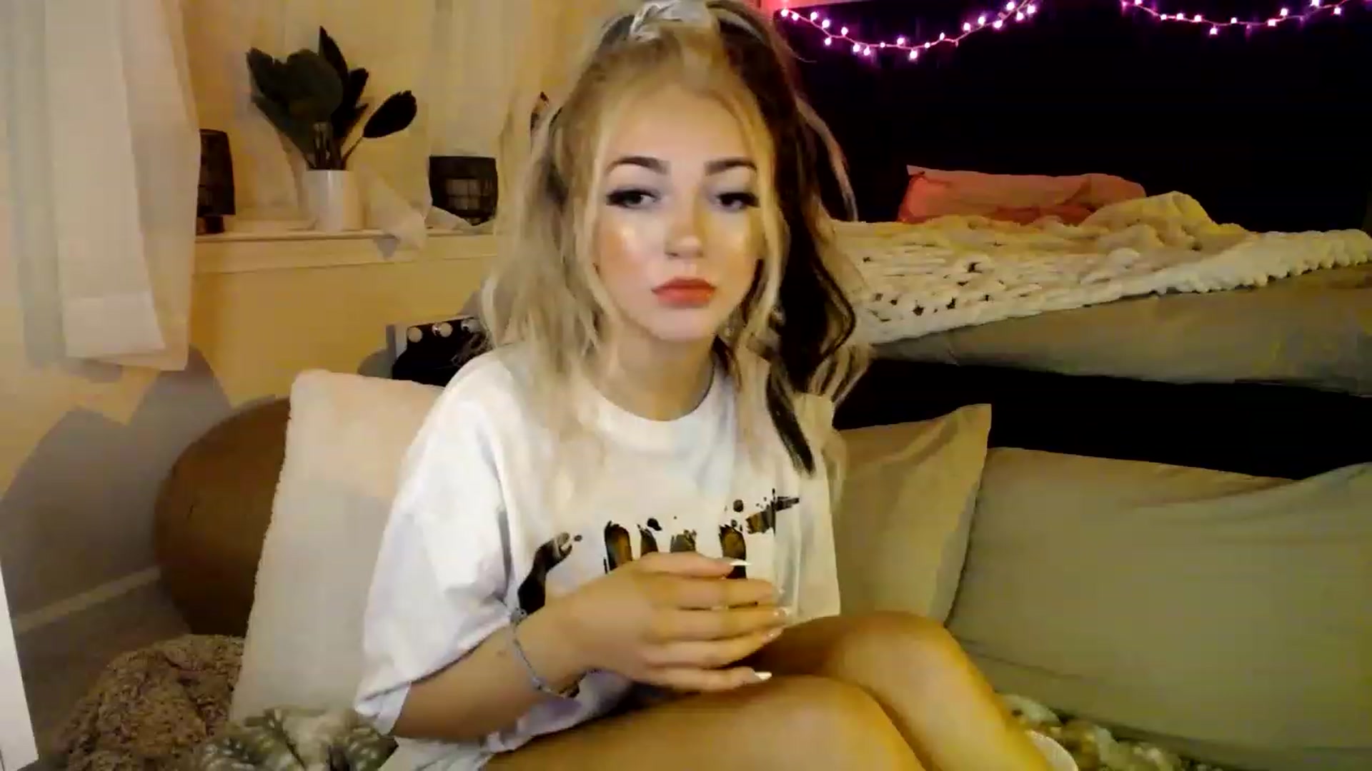 Gallery image thumbnail from Devereuxquinn's myfreecams stream on, 03/11/2023, 04:53 image 6 of 20