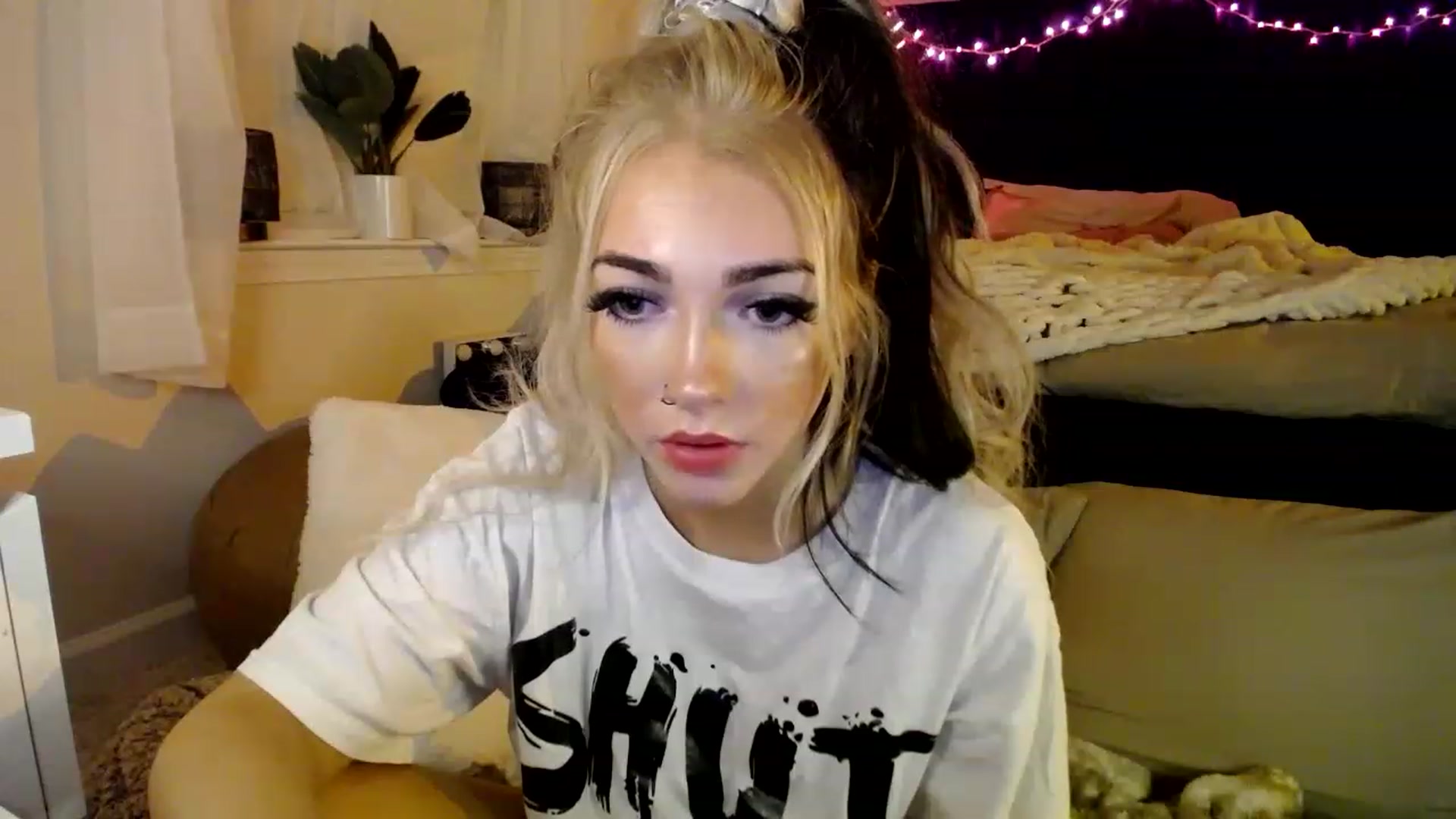 Gallery image thumbnail from Devereuxquinn's myfreecams stream on, 03/11/2023, 04:53 image 13 of 20