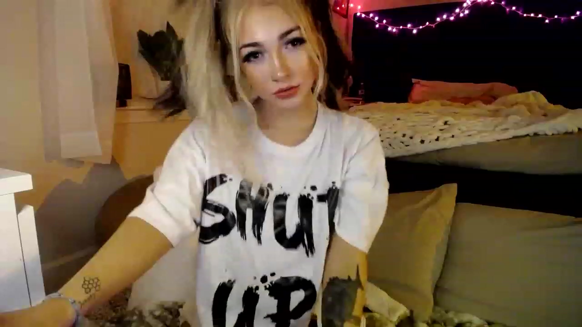 Gallery image thumbnail from Devereuxquinn's myfreecams stream on, 03/11/2023, 04:53 image 3 of 20
