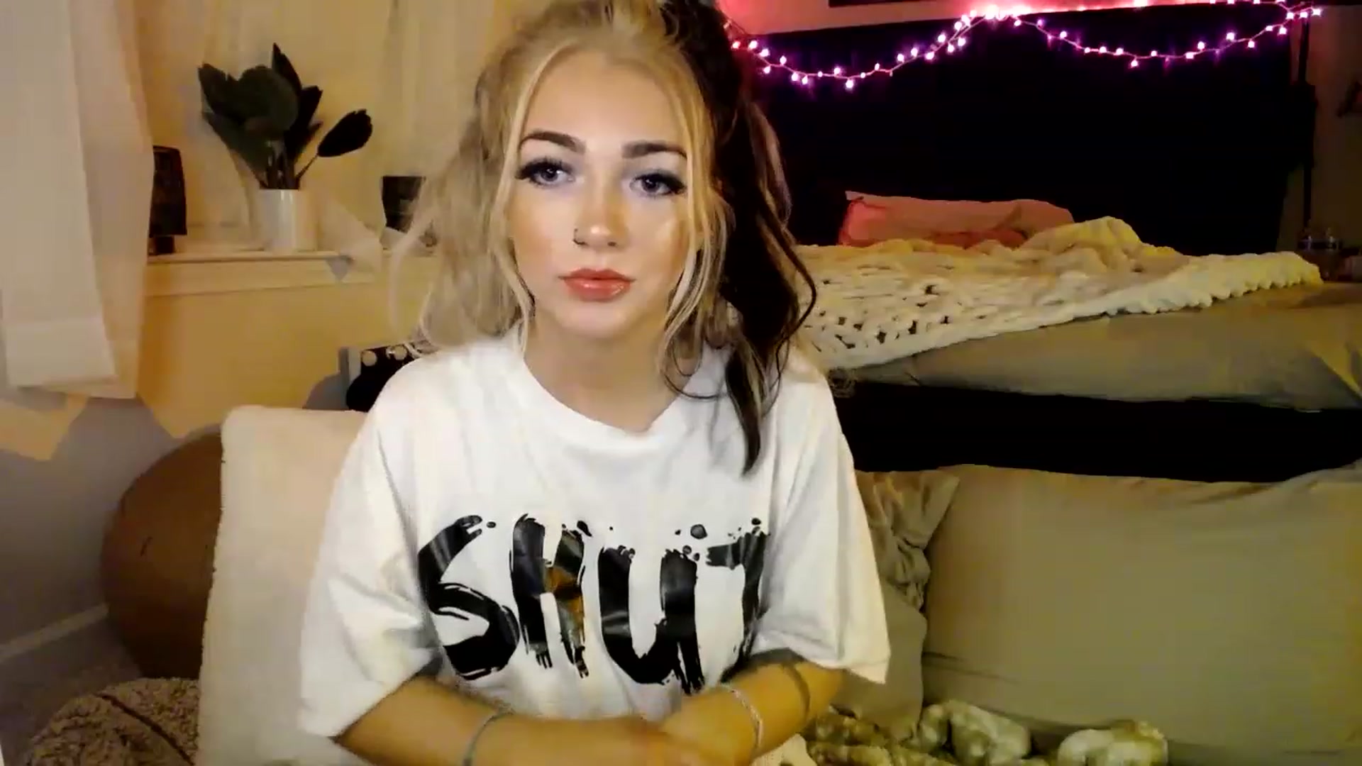 Gallery image thumbnail from Devereuxquinn's myfreecams stream on, 03/11/2023, 04:53 image 10 of 20