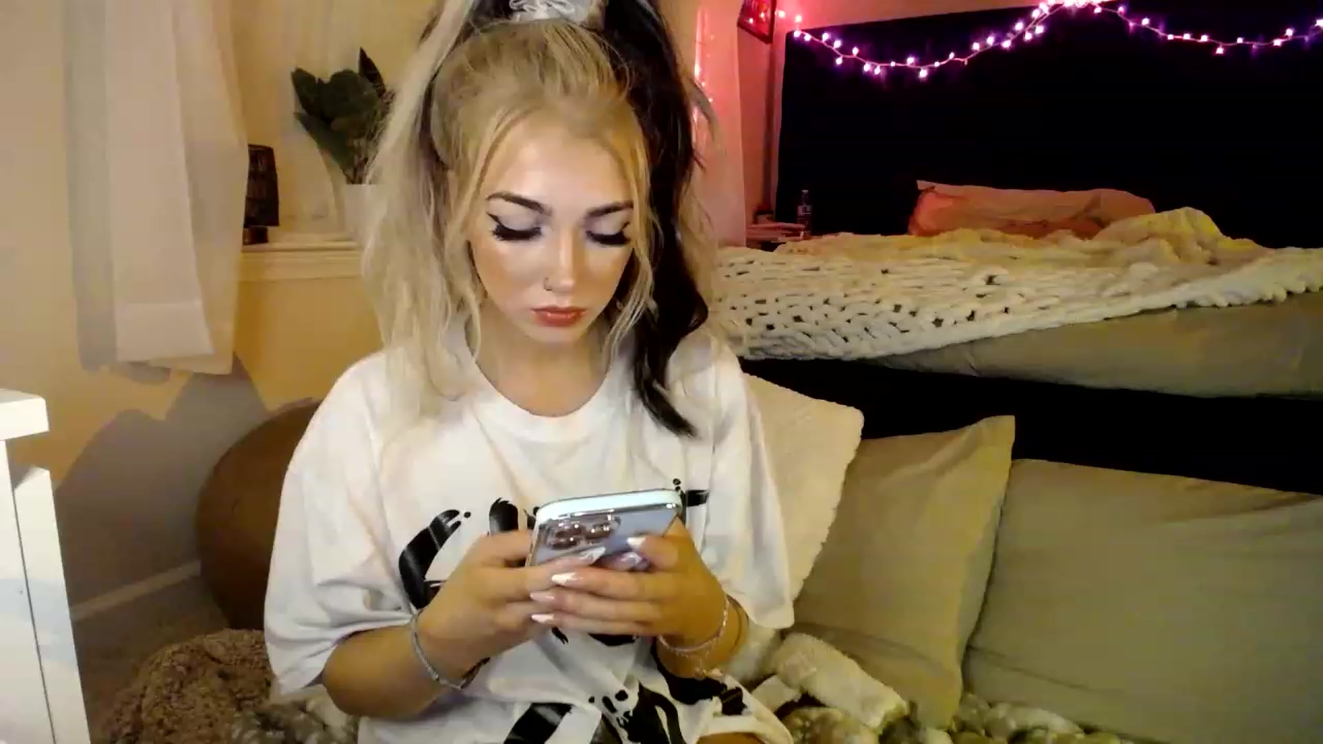 Gallery image thumbnail from Devereuxquinn's myfreecams stream on, 03/11/2023, 04:53 image 4 of 20