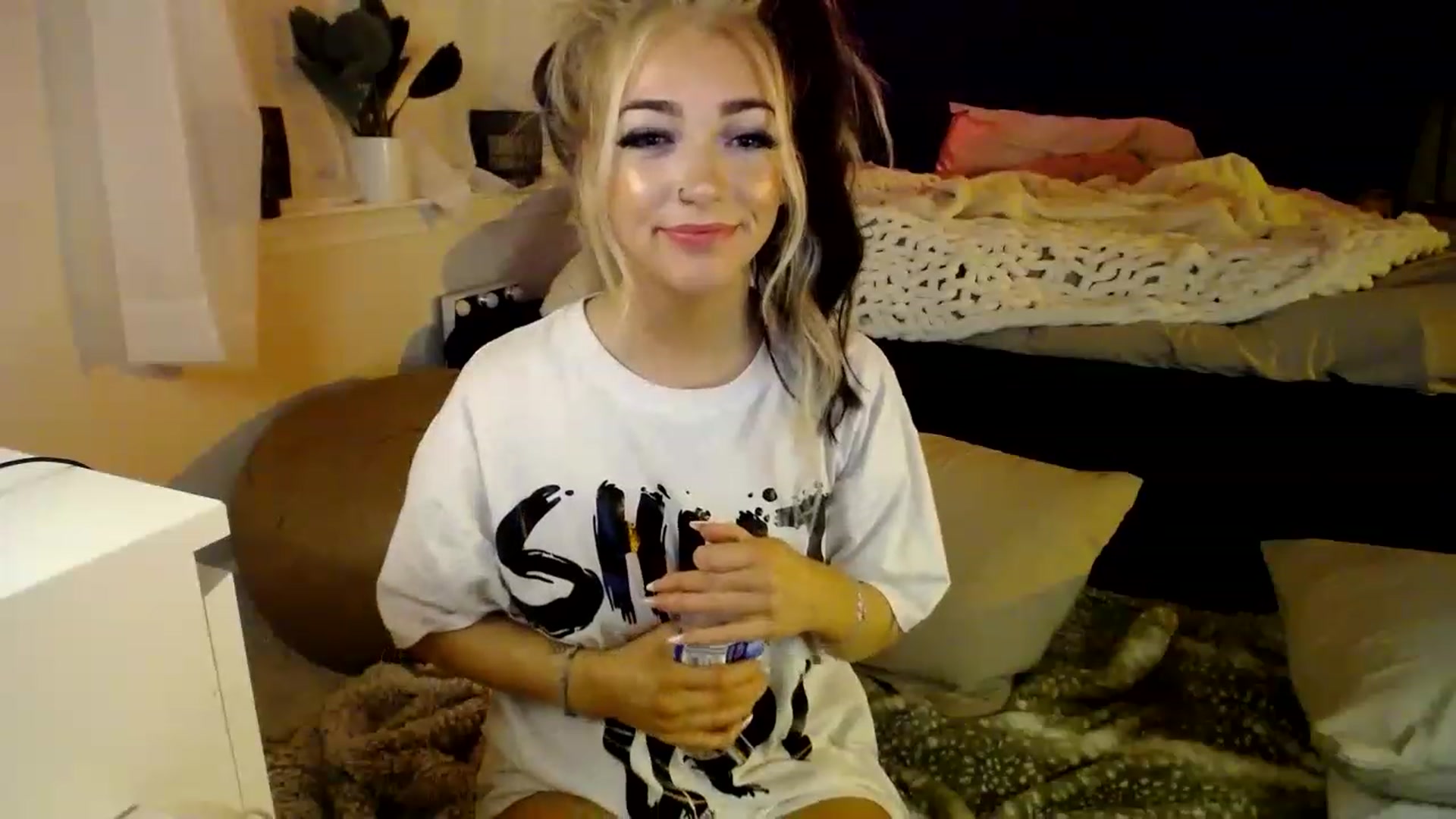 Gallery image thumbnail from Devereuxquinn's myfreecams stream on, 03/11/2023, 07:16 image 20 of 20