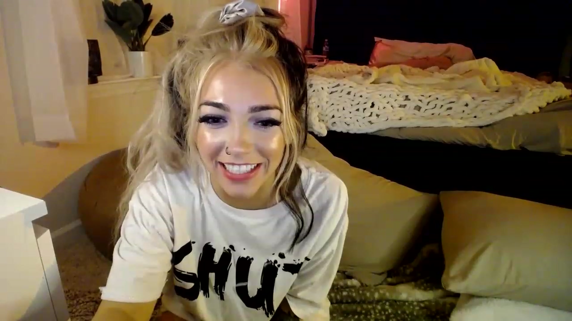 Gallery image thumbnail from Devereuxquinn's myfreecams stream on, 03/11/2023, 07:16 image 12 of 20
