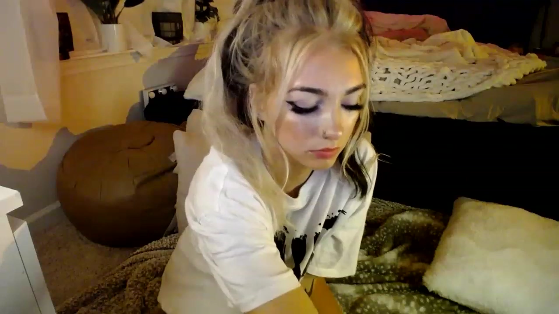 Gallery image thumbnail from Devereuxquinn's myfreecams stream on, 03/11/2023, 07:16 image 7 of 20