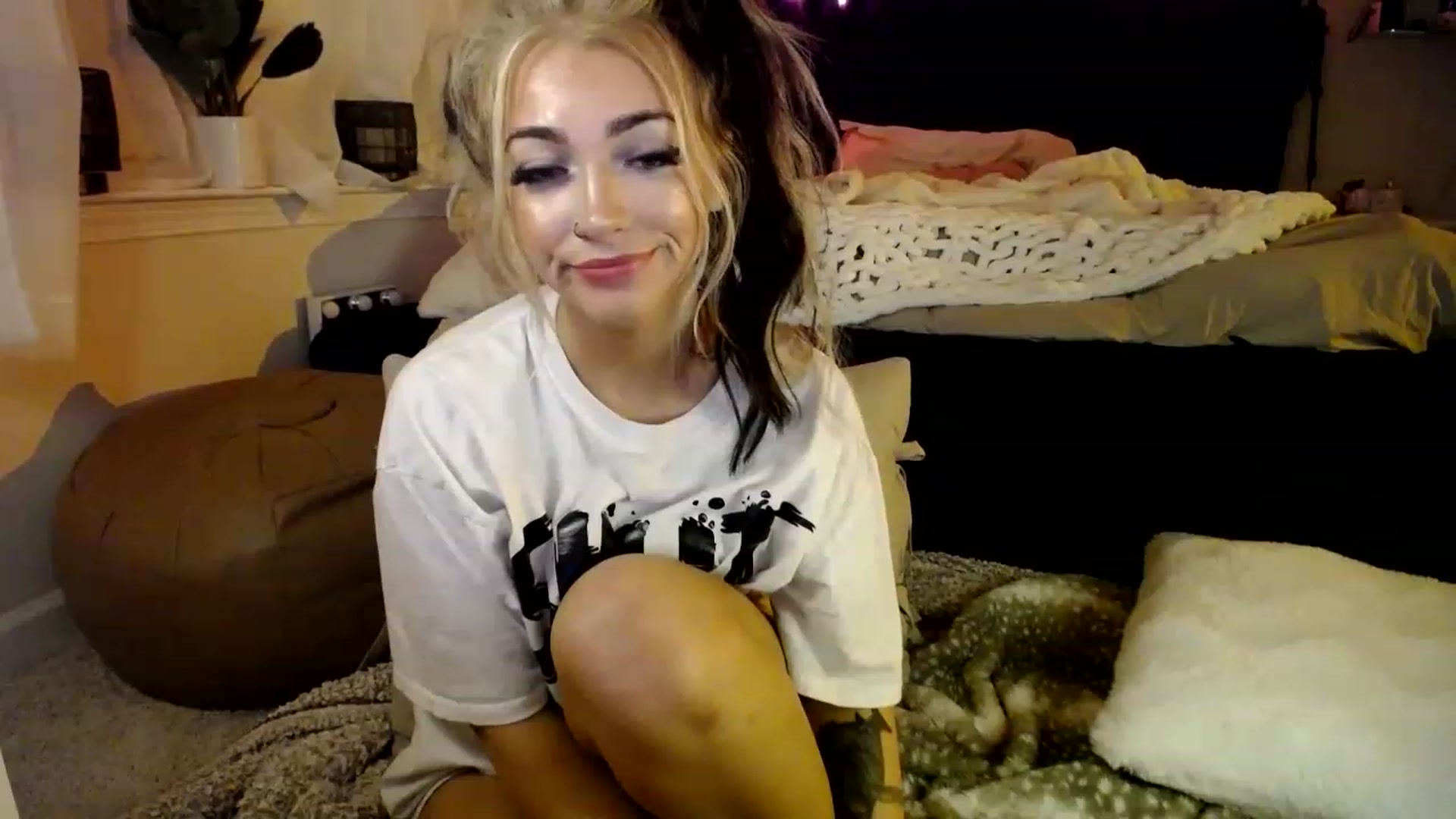 Gallery image thumbnail from Devereuxquinn's myfreecams stream on, 03/11/2023, 07:16 image 5 of 20