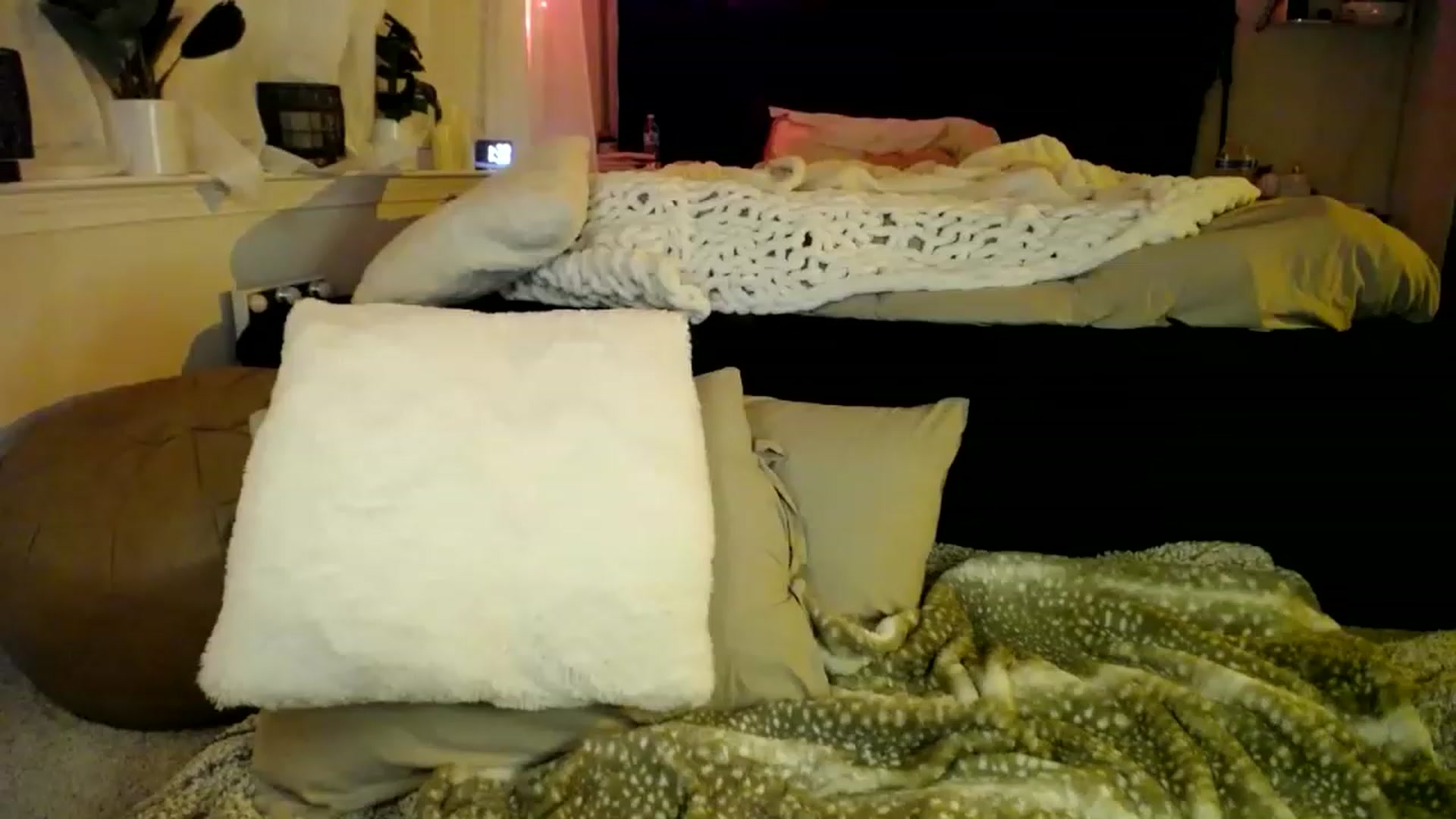 Gallery image thumbnail from Devereuxquinn's myfreecams stream on, 03/11/2023, 07:16 image 2 of 20