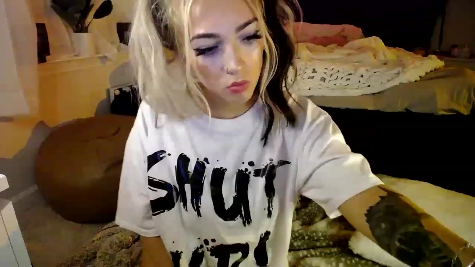 Gallery image thumbnail from Devereuxquinn's myfreecams stream on, 03/11/2023, 07:16 image 6 of 20