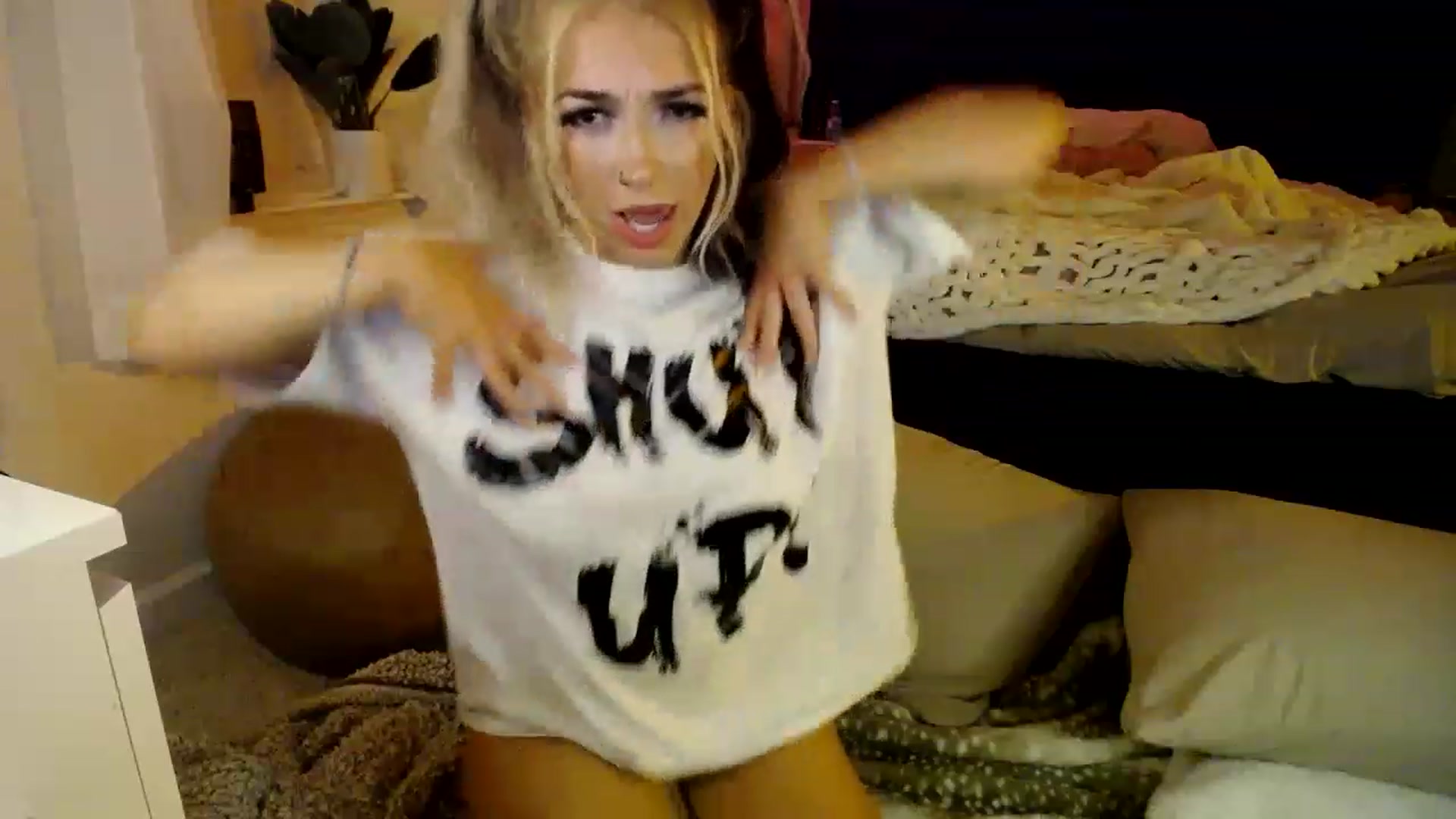 Gallery image thumbnail from Devereuxquinn's myfreecams stream on, 03/11/2023, 07:16 image 13 of 20