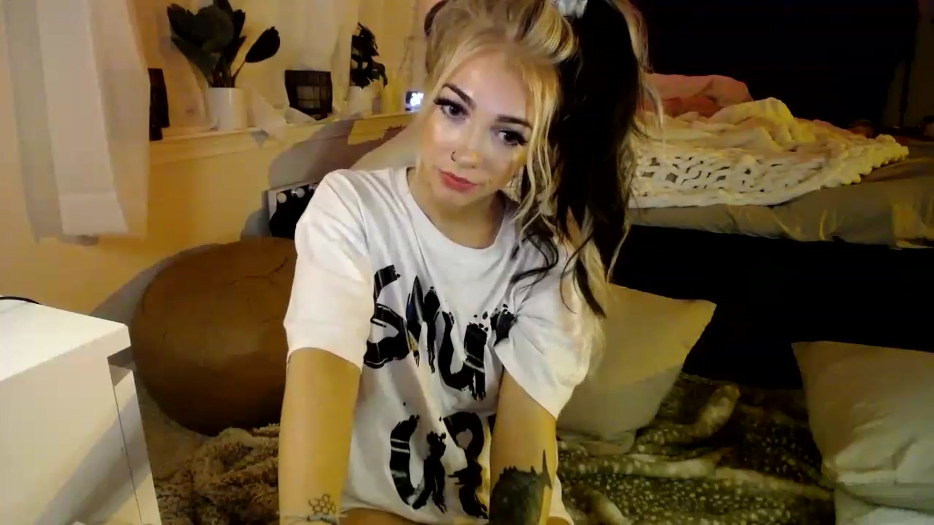 Gallery image thumbnail from Devereuxquinn's myfreecams stream on, 03/11/2023, 07:16 image 19 of 20