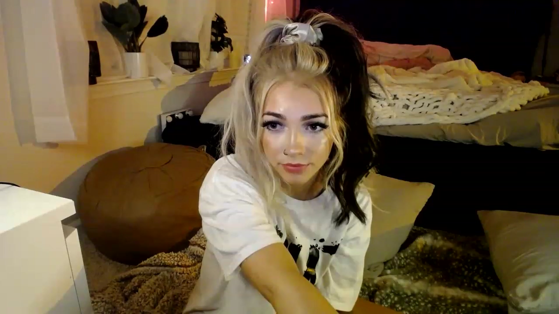 Gallery image thumbnail from Devereuxquinn's myfreecams stream on, 03/11/2023, 07:16 image 15 of 20