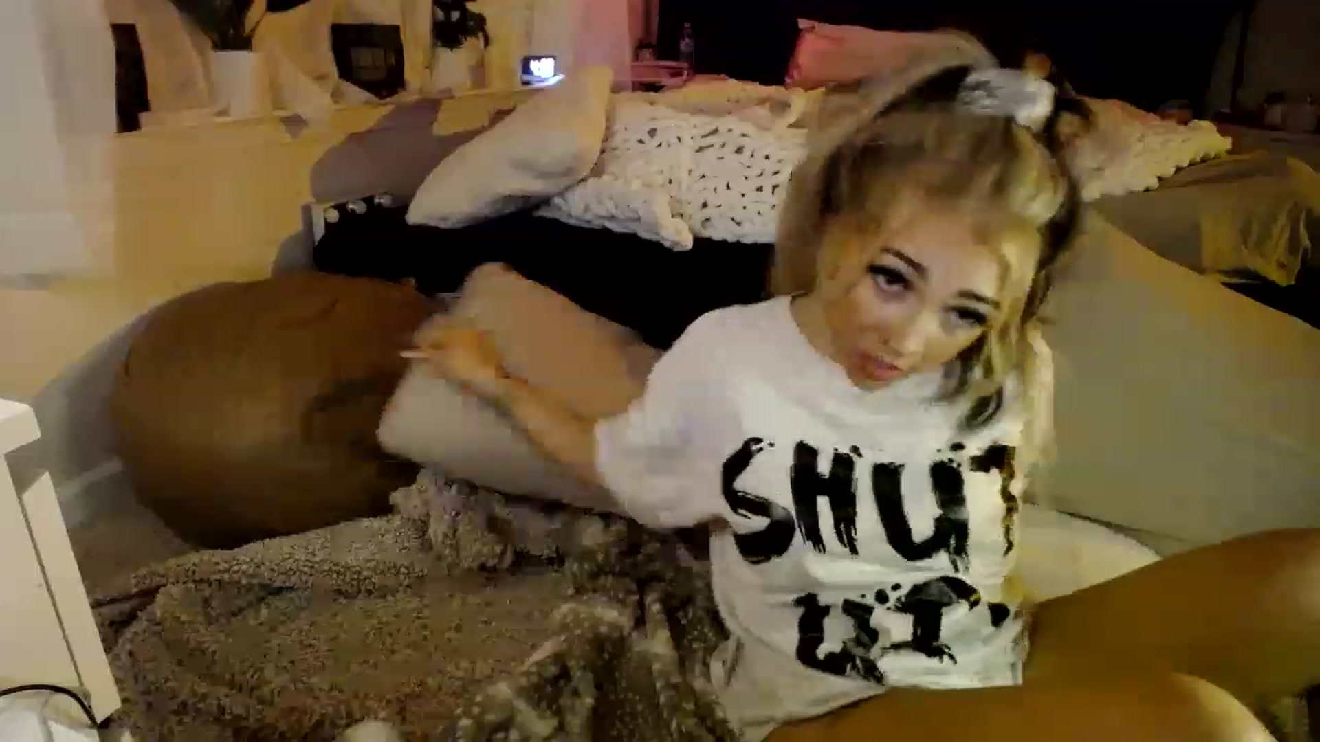 Gallery image thumbnail from Devereuxquinn's myfreecams stream on, 03/11/2023, 09:11 image 18 of 20