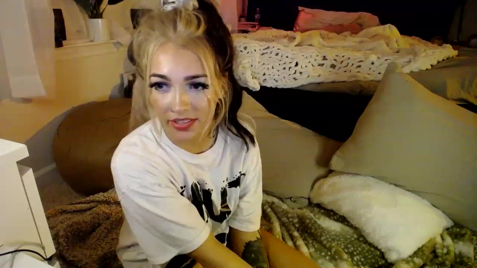 Gallery image thumbnail from Devereuxquinn's myfreecams stream on, 03/11/2023, 09:11 image 11 of 20
