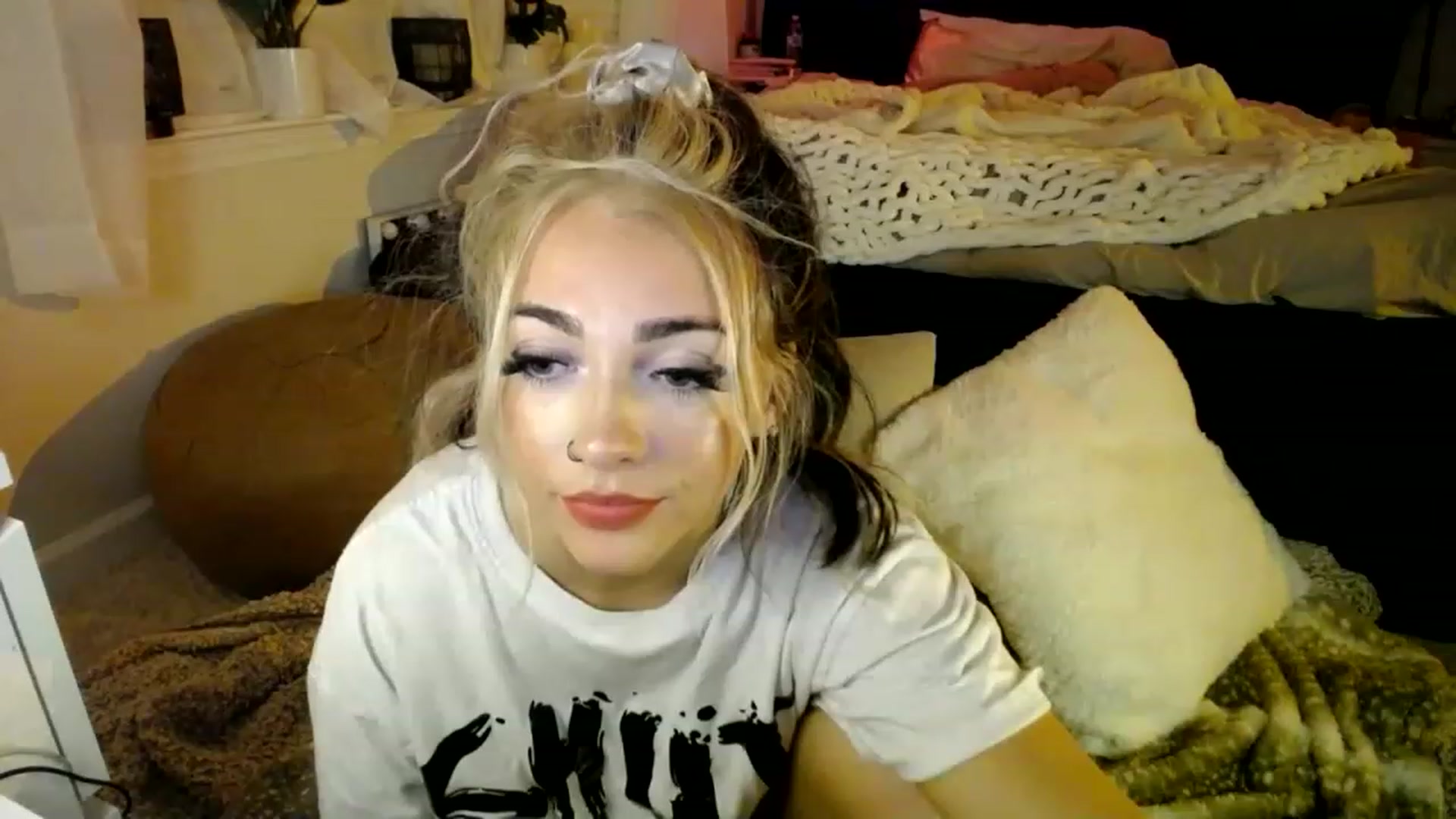 Gallery image thumbnail from Devereuxquinn's myfreecams stream on, 03/11/2023, 09:11 image 2 of 20